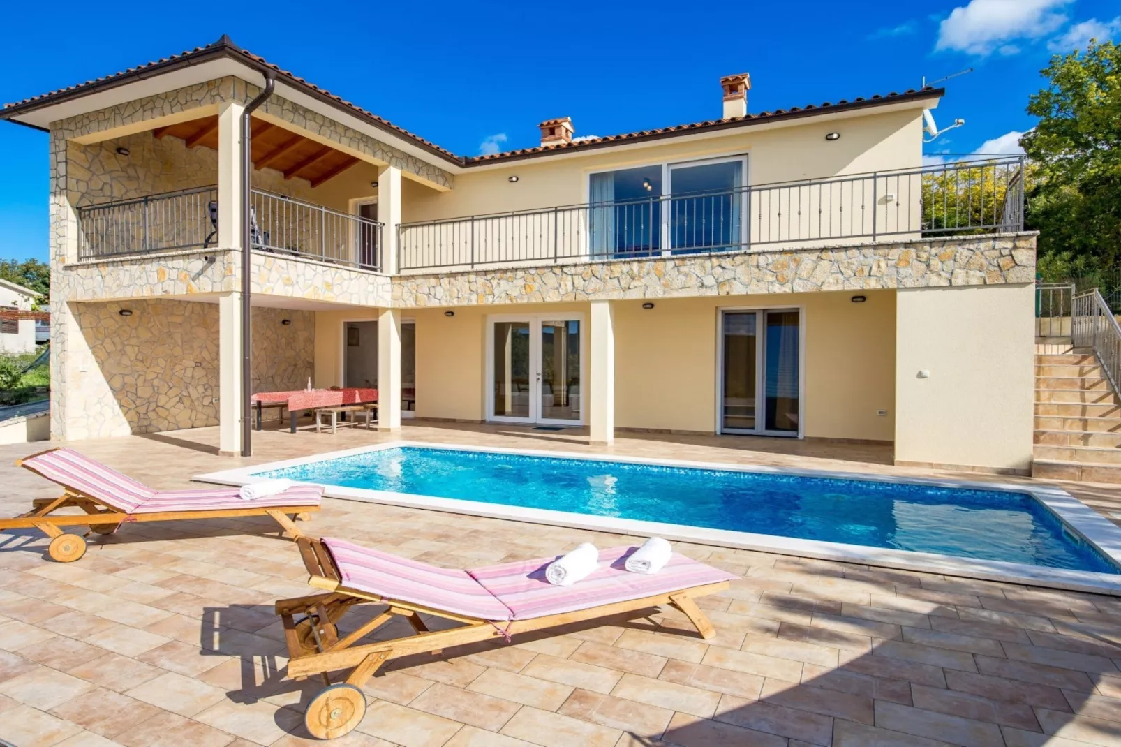 Wonderful Labin Villa with Private Pool and Sea Views - Three Bedroom - Buitenlucht