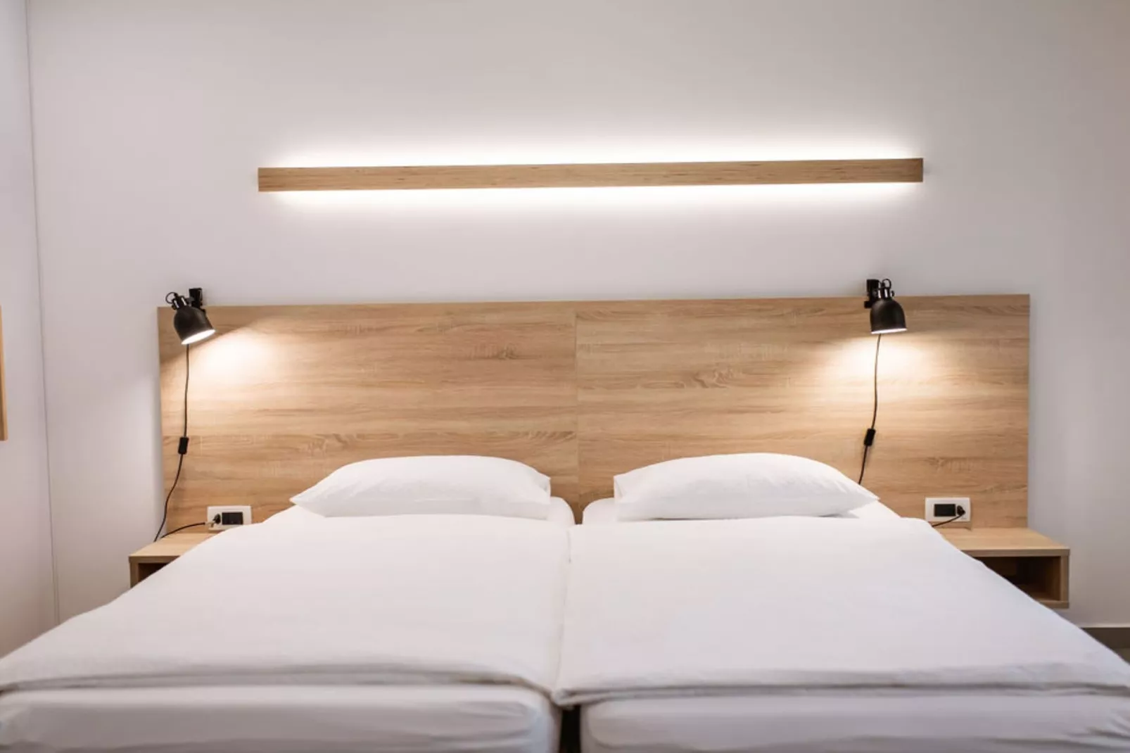 Stylish Apartments with Osijek Near Top Attractions - Standard Studio Apartment  - Maks 3 - Slaapkamer