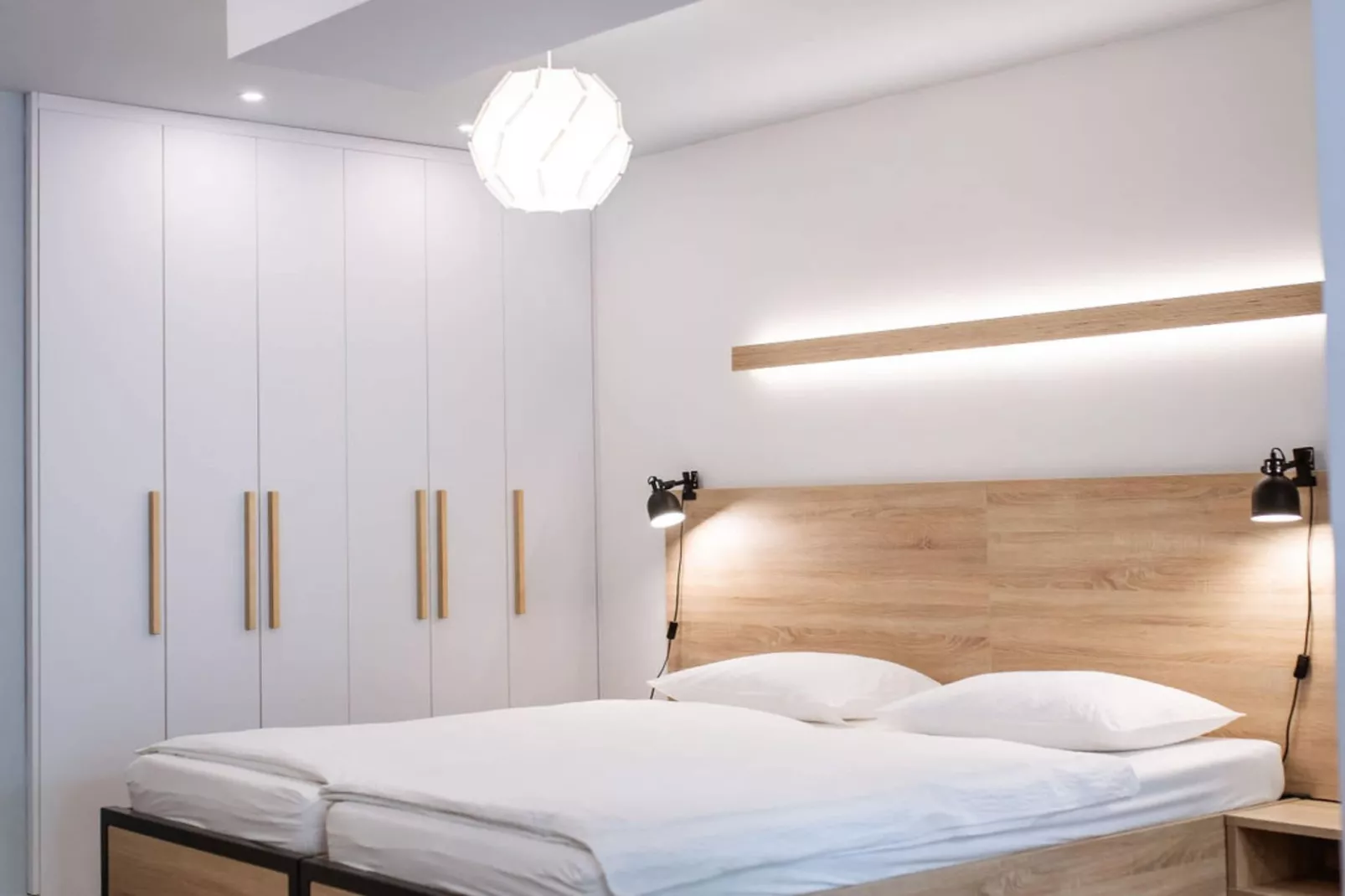 Stylish Apartments with Osijek Near Top Attractions - Standard Studio Apartment  - Maks 3 - Slaapkamer