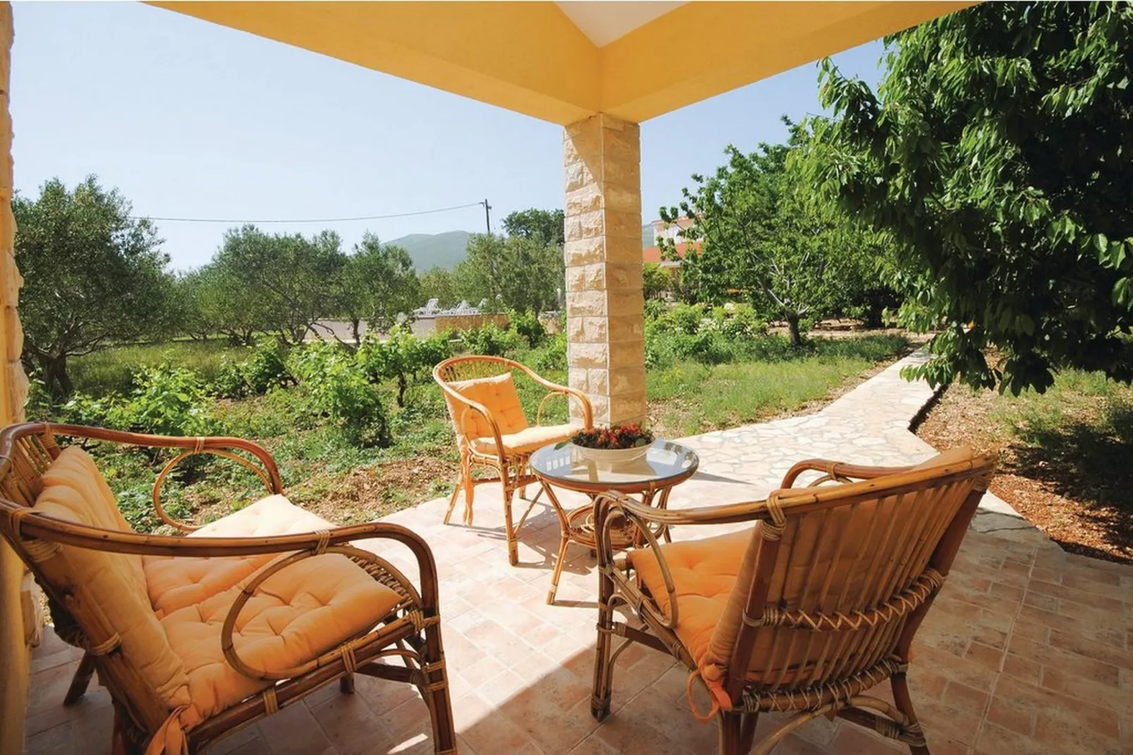 Picturesque Escape Holiday Home with Pool and Sauna - Four Bedroom Holiday Home with Sauna and Pool - Terras