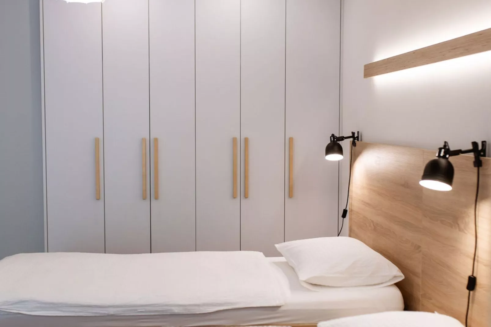 Stylish Apartments with Osijek Near Top Attractions - Standard Studio Apartment  - Maks 3 - Slaapkamer