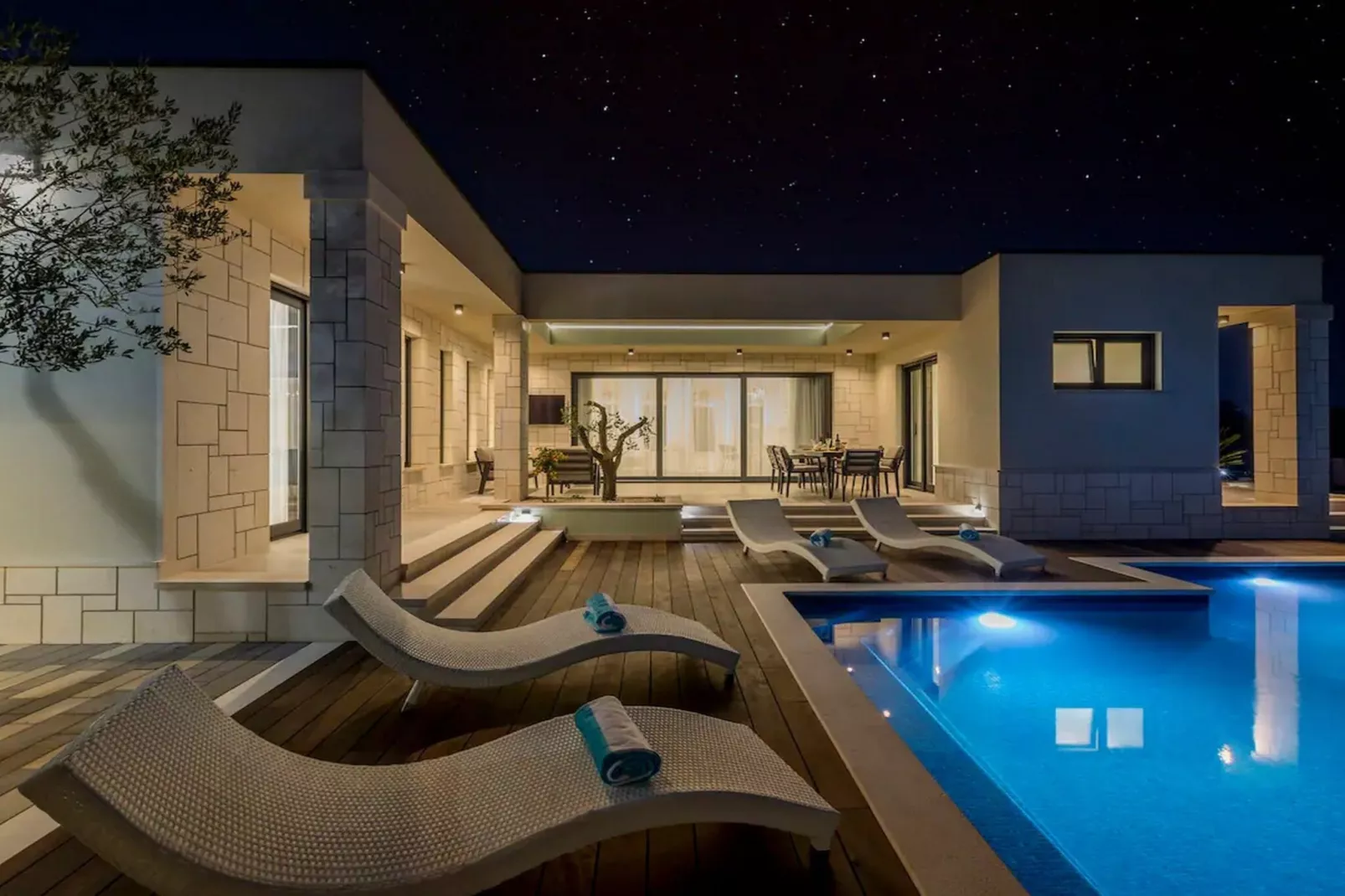 Sophisticated Oasis Residence Villa with Pool - Three Bedroom Villa with Pool - Zwembad