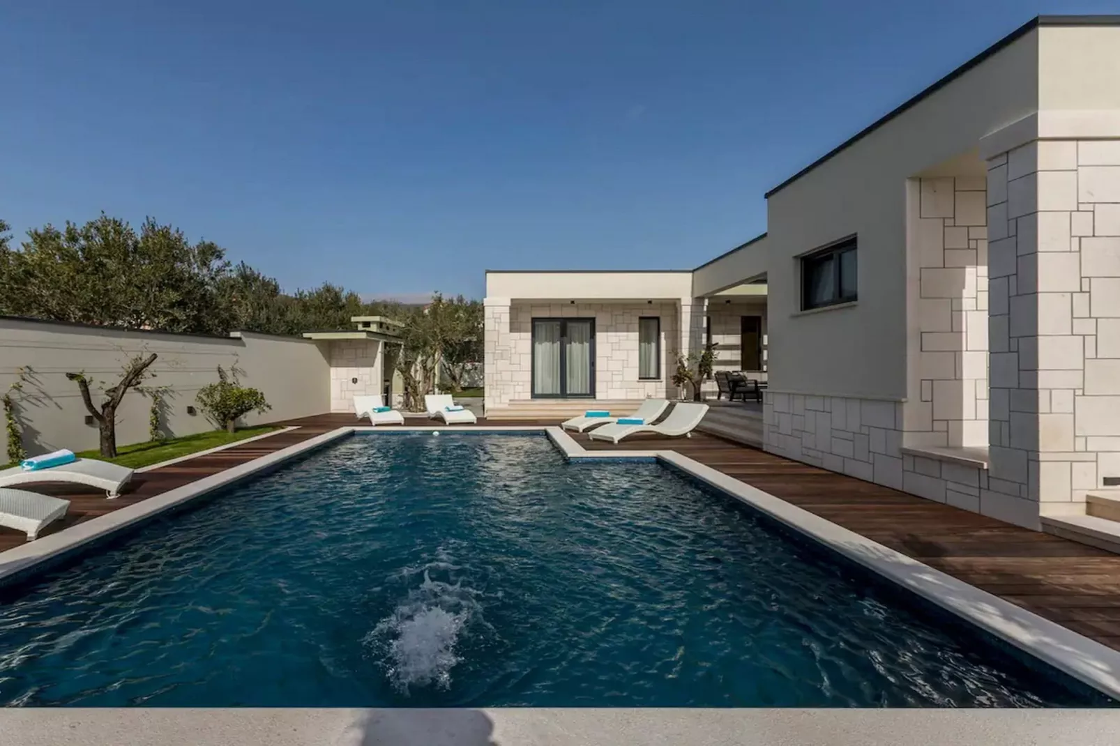 Sophisticated Oasis Residence Villa with Pool - Three Bedroom Villa with Pool - Zwembad