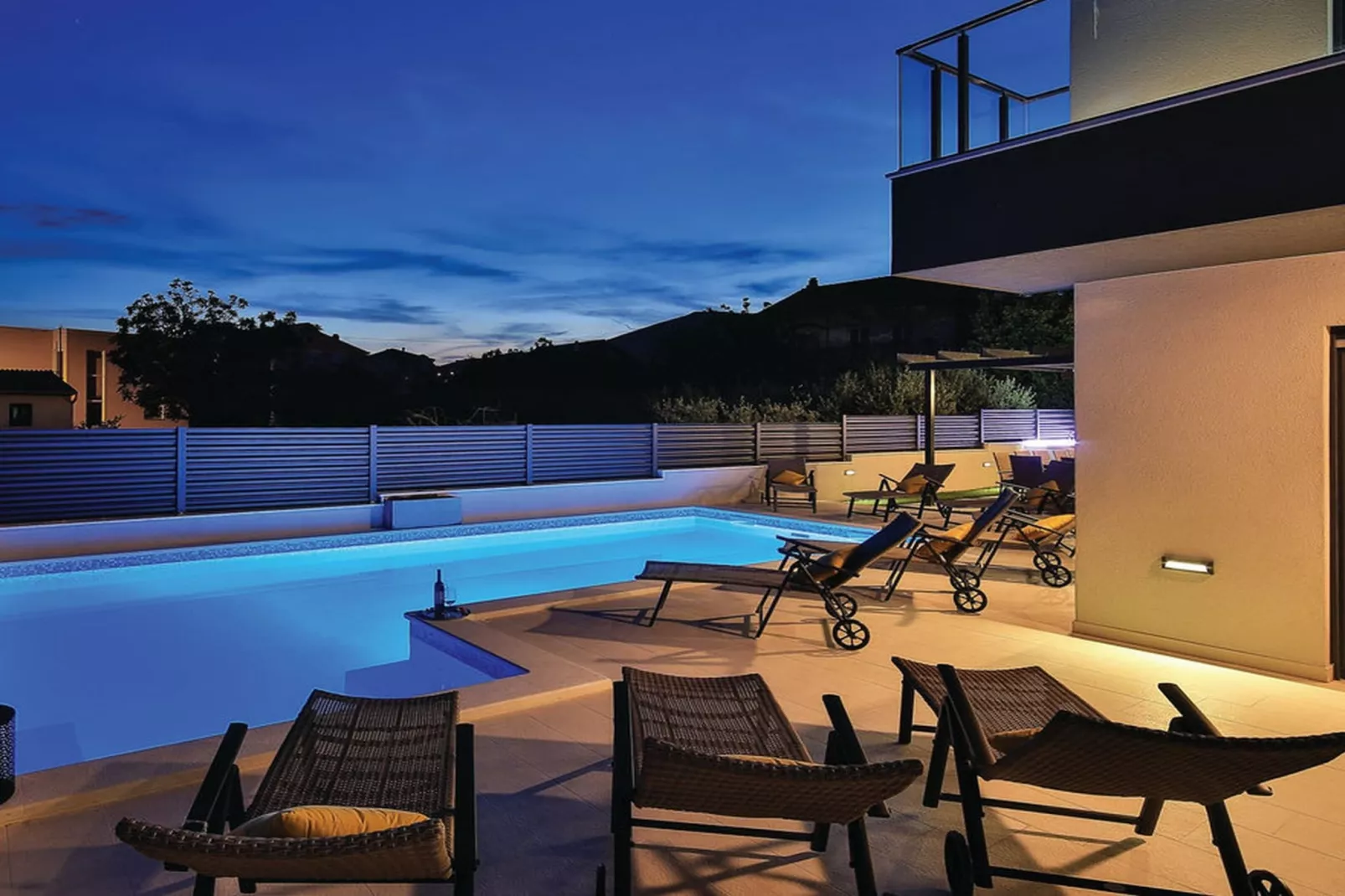 Modern Kastel Villa with Private Pool, Gym, and Large Outdoor Space - Eight Bedroom Villa - Zwembad