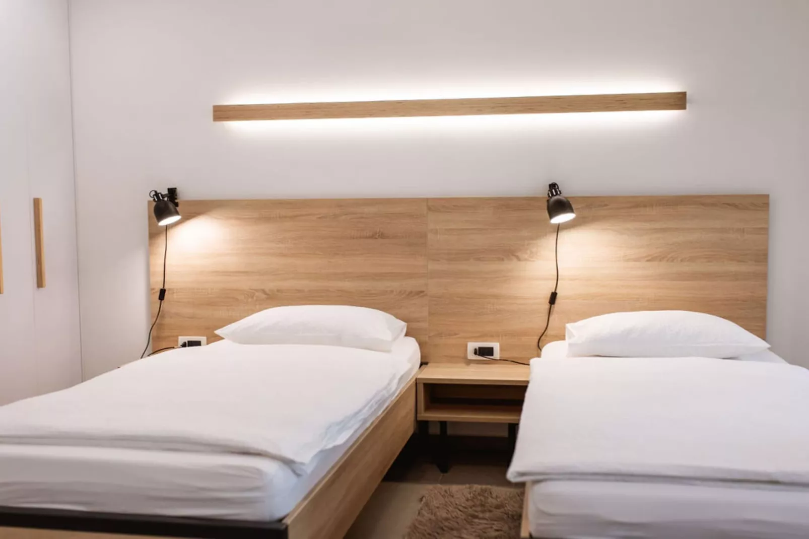 Stylish Apartments with Osijek Near Top Attractions - Standard Studio Apartment  - Maks 3 - Slaapkamer
