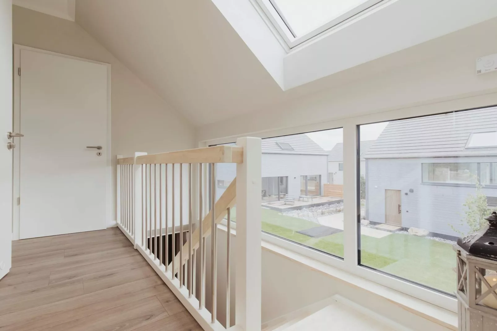 Chalk Cliff Base: Eco-Chic Wonen - Binnen