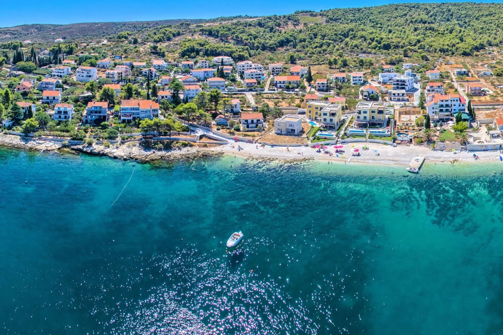 Seaside Getaway Holiday Home with Patio Slatine - Three Bedroom Holiday Home - Uitzicht