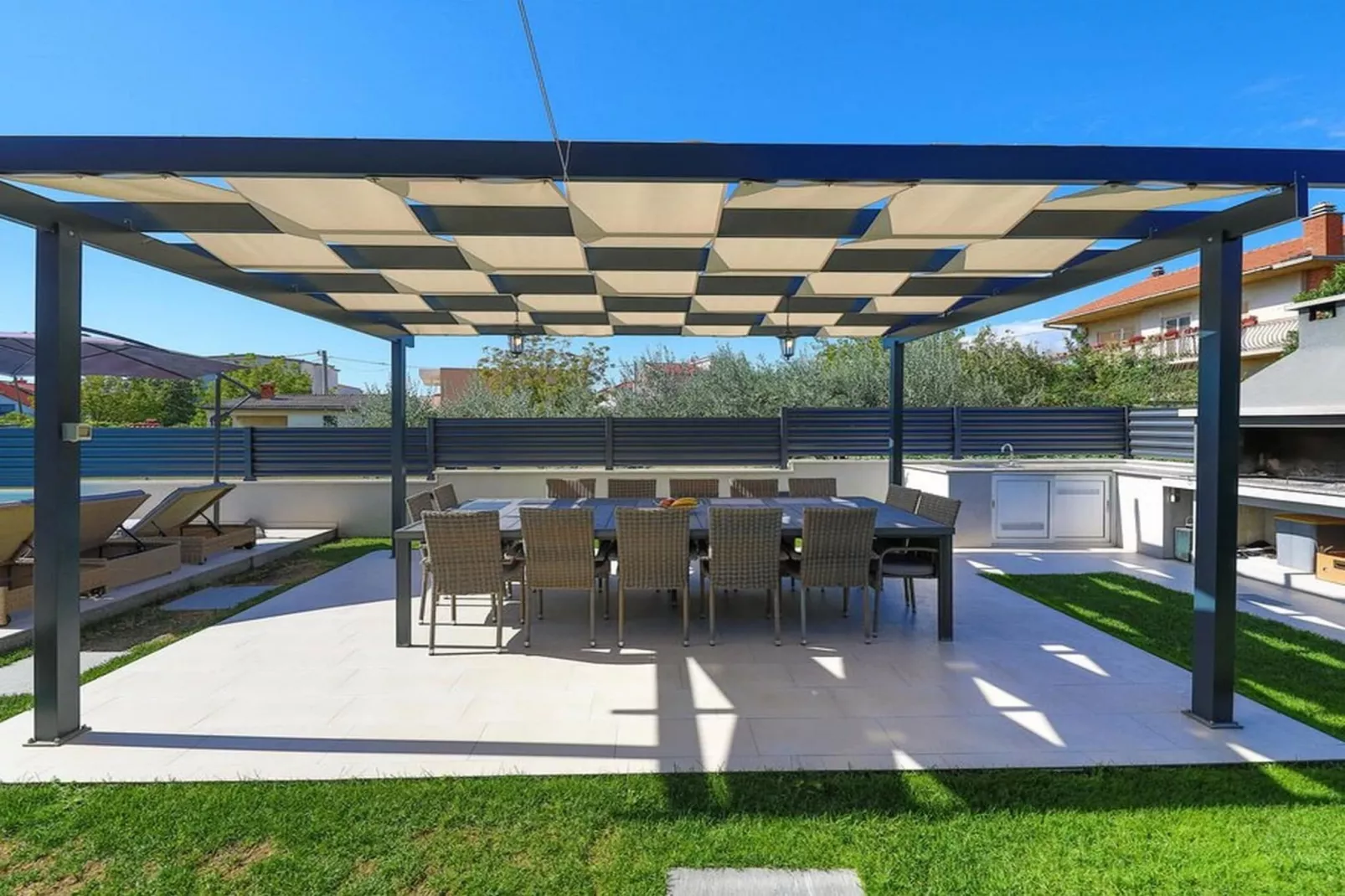 Modern Kastel Villa with Private Pool, Gym, and Large Outdoor Space - Eight Bedroom Villa - Terras