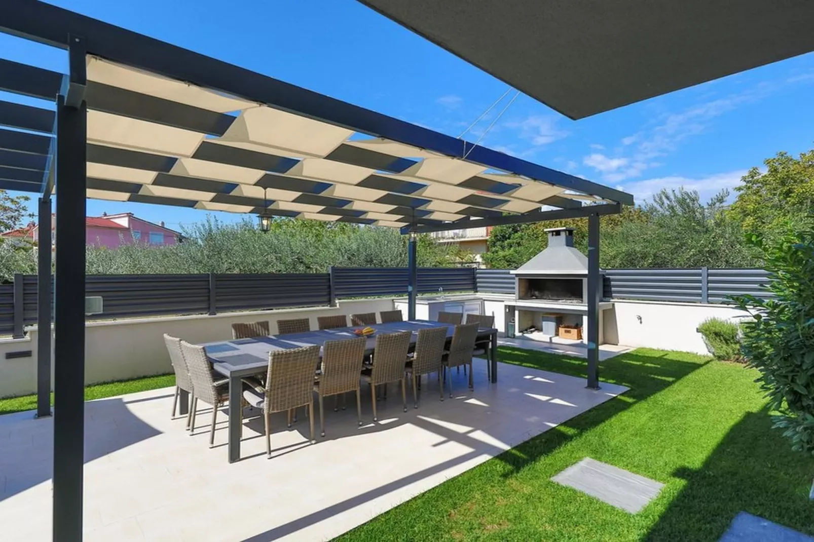 Modern Kastel Villa with Private Pool, Gym, and Large Outdoor Space - Eight Bedroom Villa - Terras