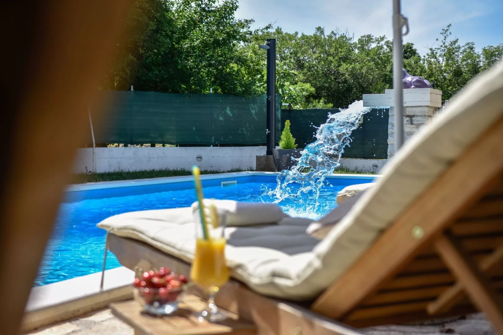Spacious Prgomet Retreat with Private Pool, Fitness Centre, and Garden - Three Bedroom Villa - Zwembad