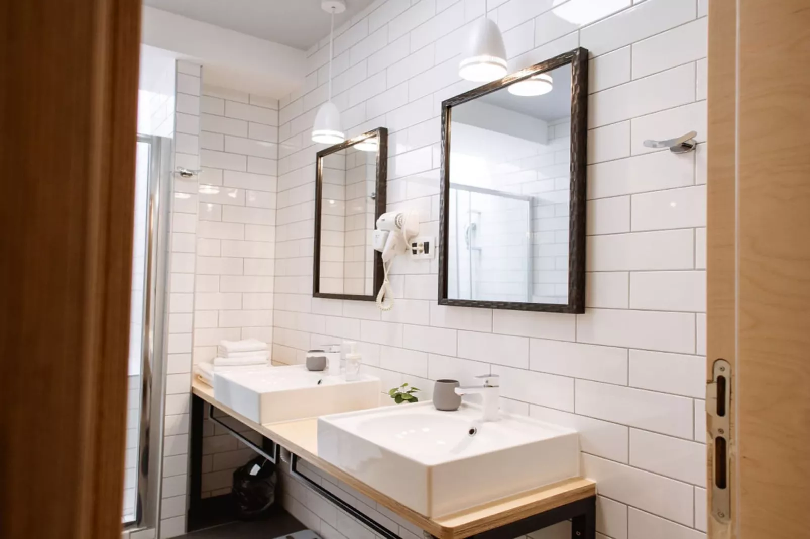 Stylish Apartments with Osijek Near Top Attractions - Standard Studio Apartment  - Maks 3 - Badkamer