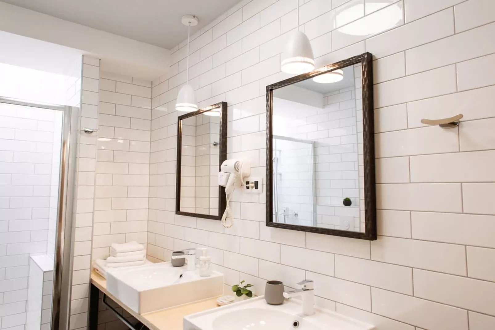 Stylish Apartments with Osijek Near Top Attractions - Standard Studio Apartment  - Maks 3 - Badkamer