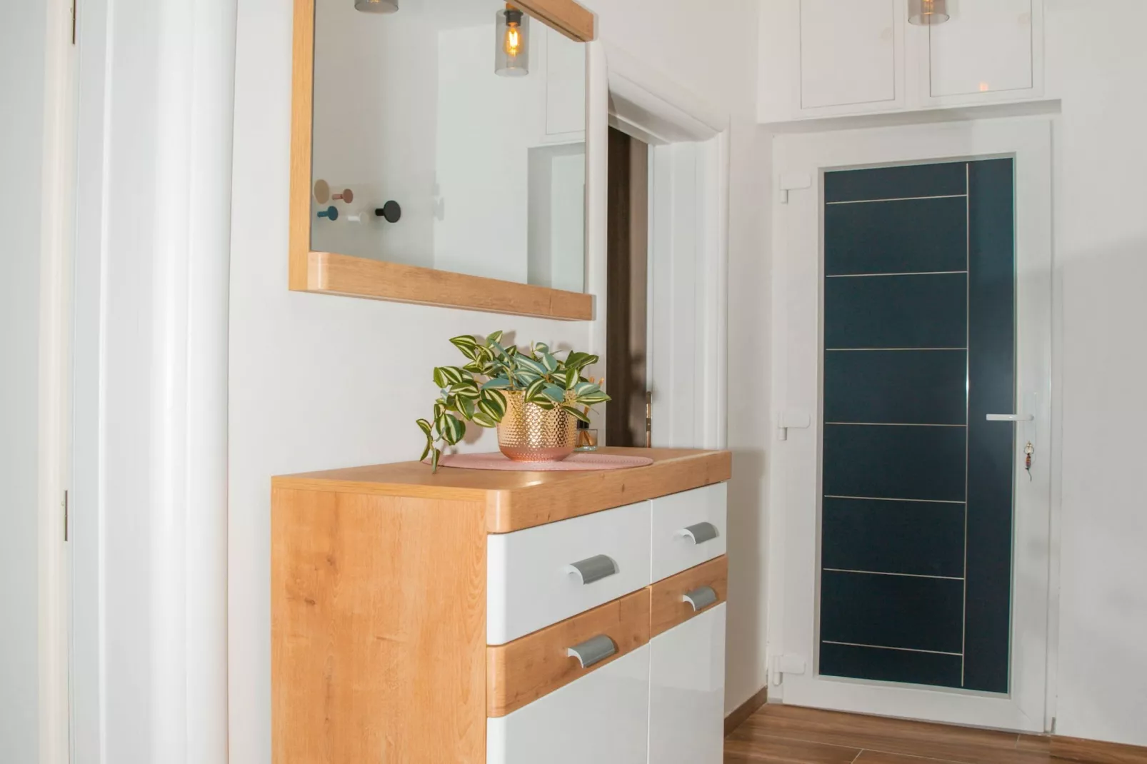 Apartment Matko - Two Bedrom Apartment with Beach View - Binnen