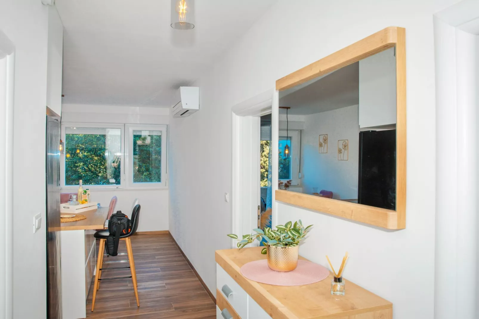Apartment Matko - Two Bedrom Apartment with Beach View - Binnen