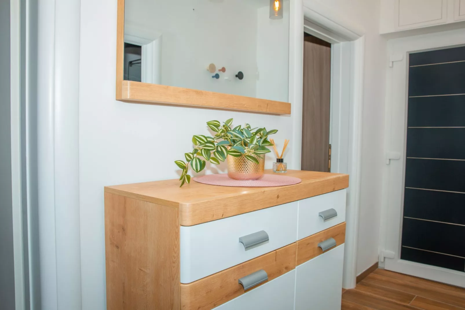 Apartment Matko - Two Bedrom Apartment with Beach View - Binnen