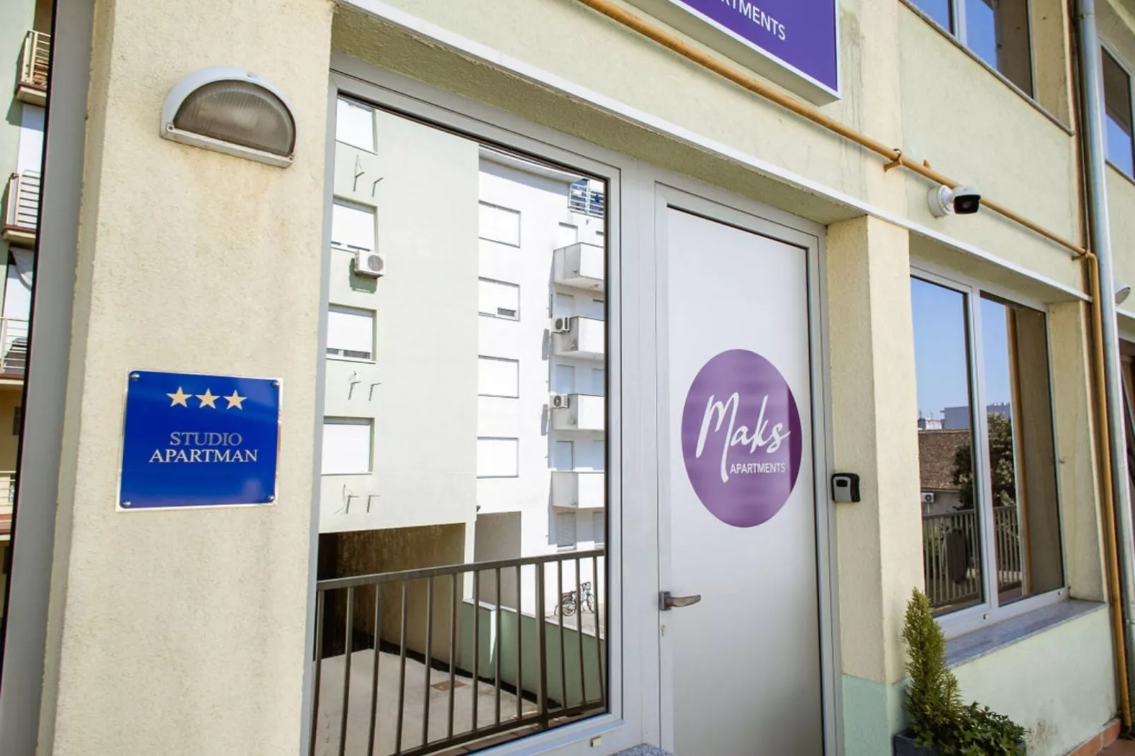 Stylish Apartments with Osijek Near Top Attractions - Standard Studio Apartment  - Maks 3 - Terrasbalkon