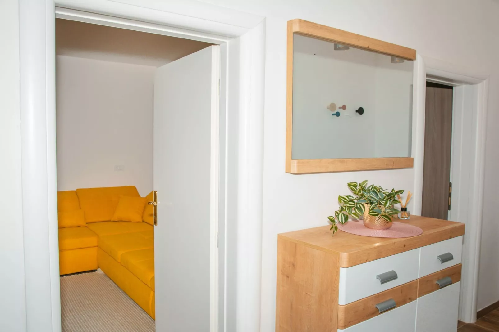 Apartment Matko - Two Bedrom Apartment with Beach View - Binnen