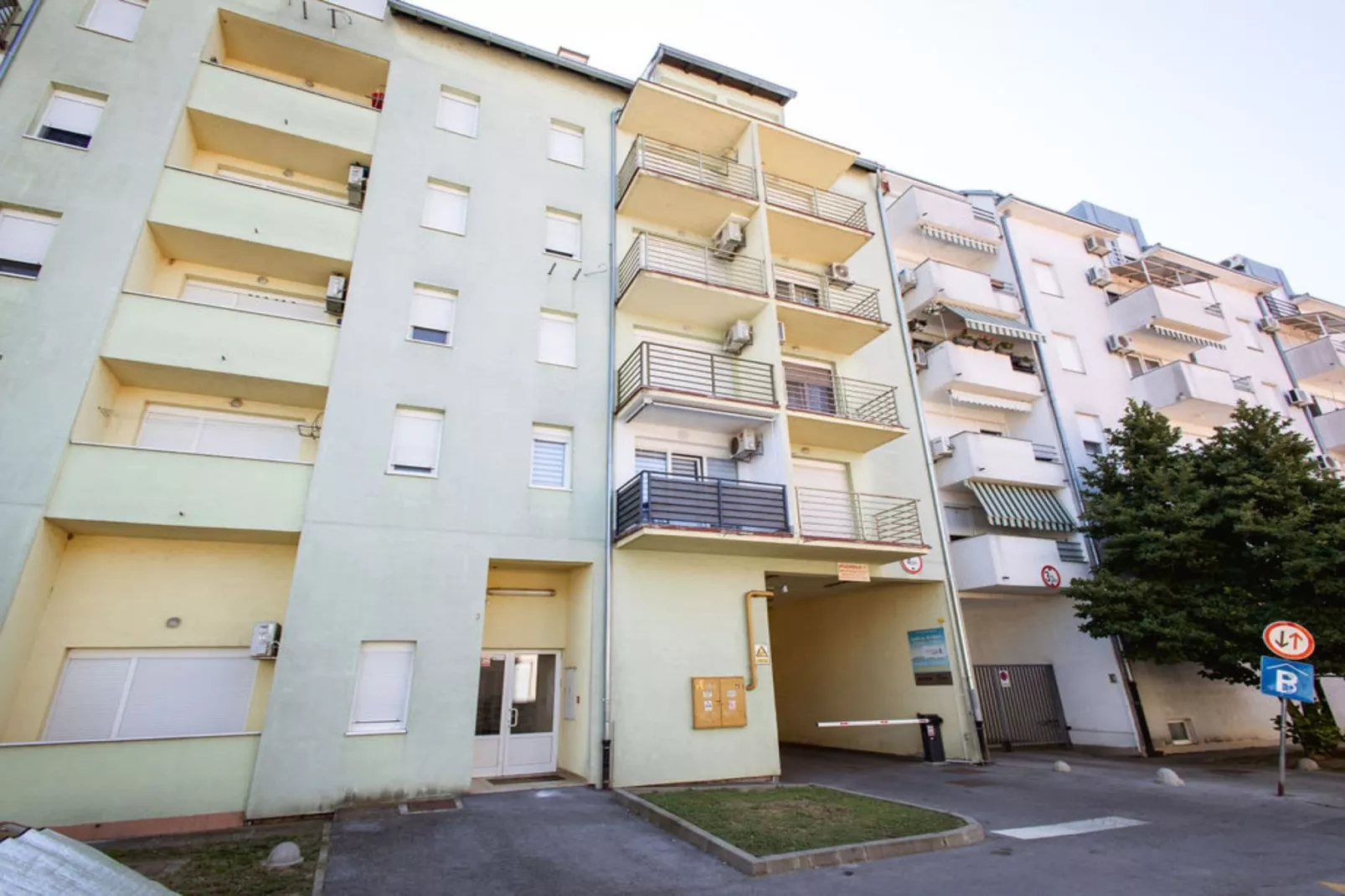 Stylish Apartments with Osijek Near Top Attractions - Standard Studio Apartment  - Maks 3 - Buitenlucht