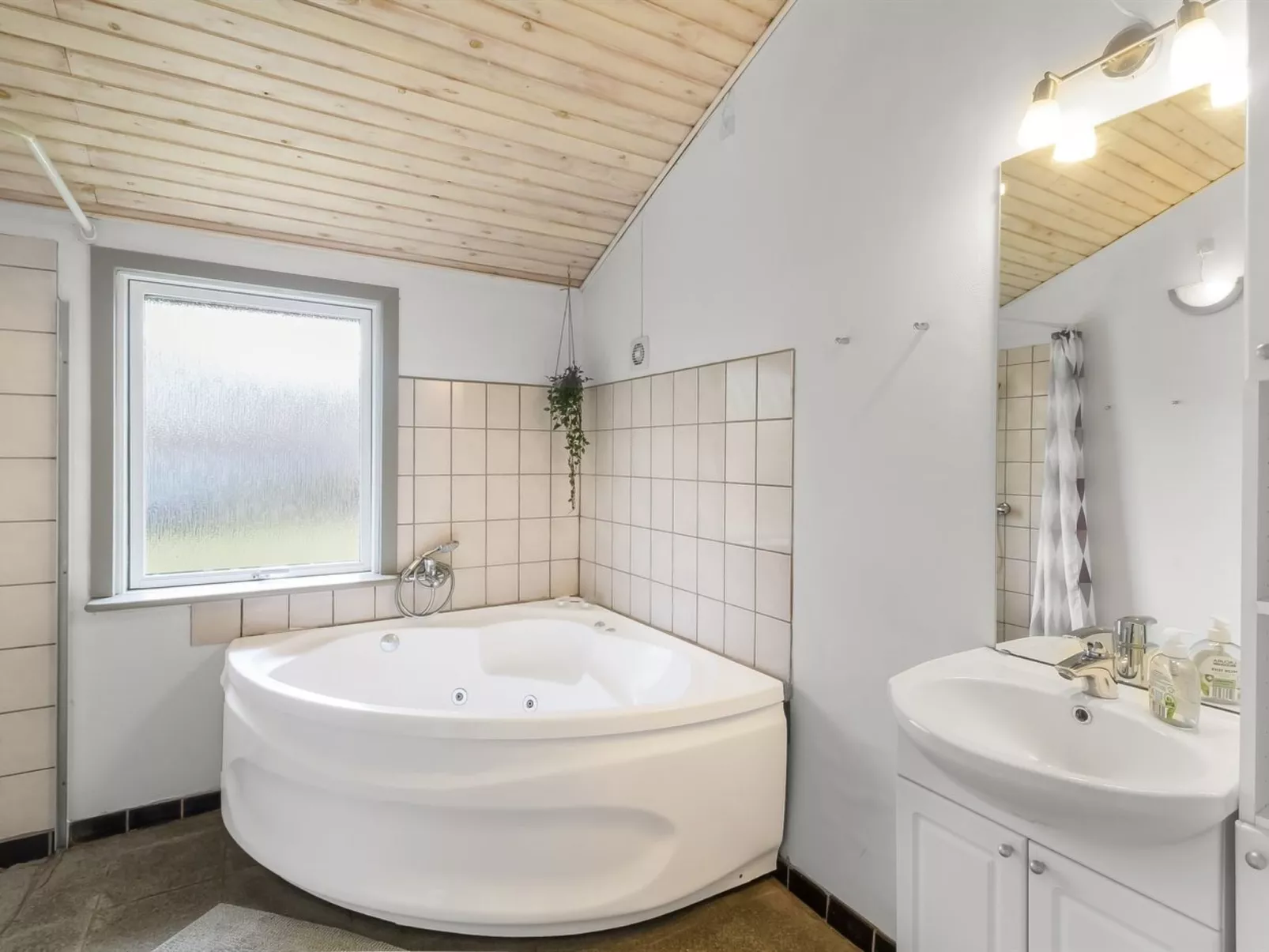 "Aiden" - 300m from the sea - Binnen
