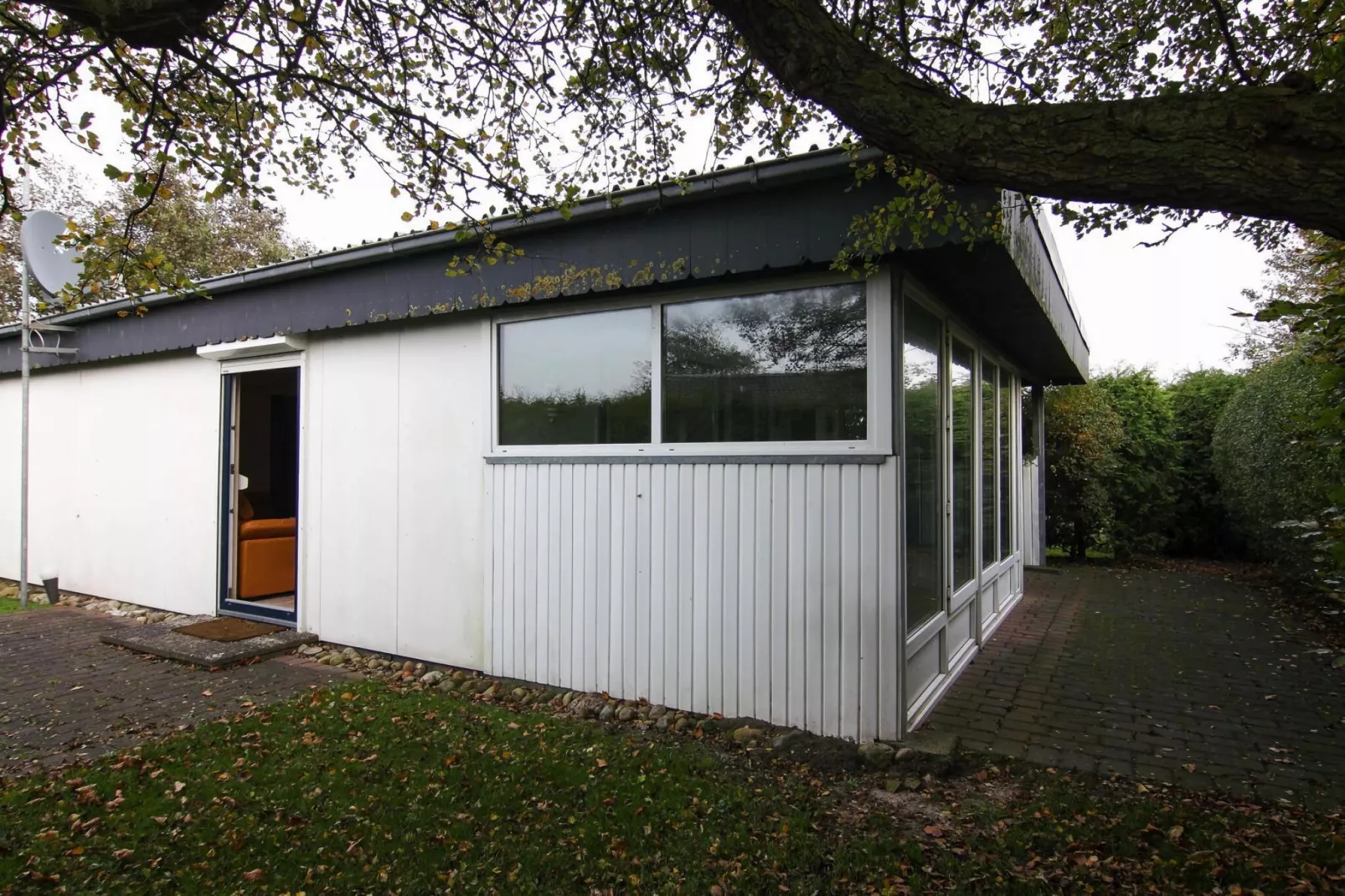 Bungalow Warwerort-Buitenkant zomer