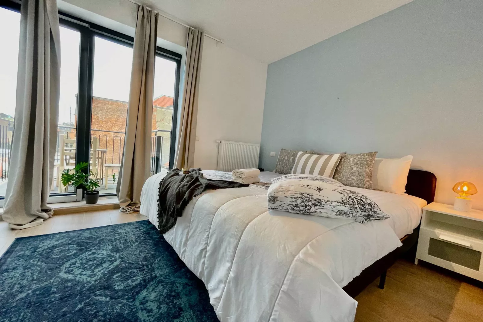 Luxury Dlx 1BR Near Fashion District by OneLuxStay