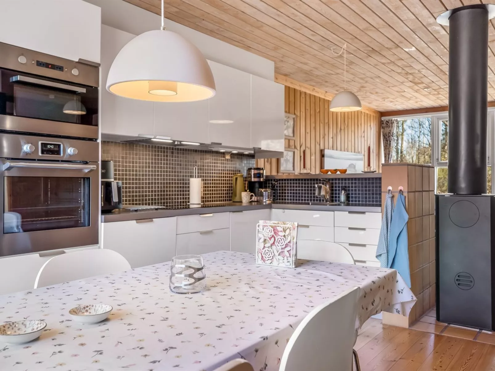 "Eivi" - 200m from the sea - Binnen