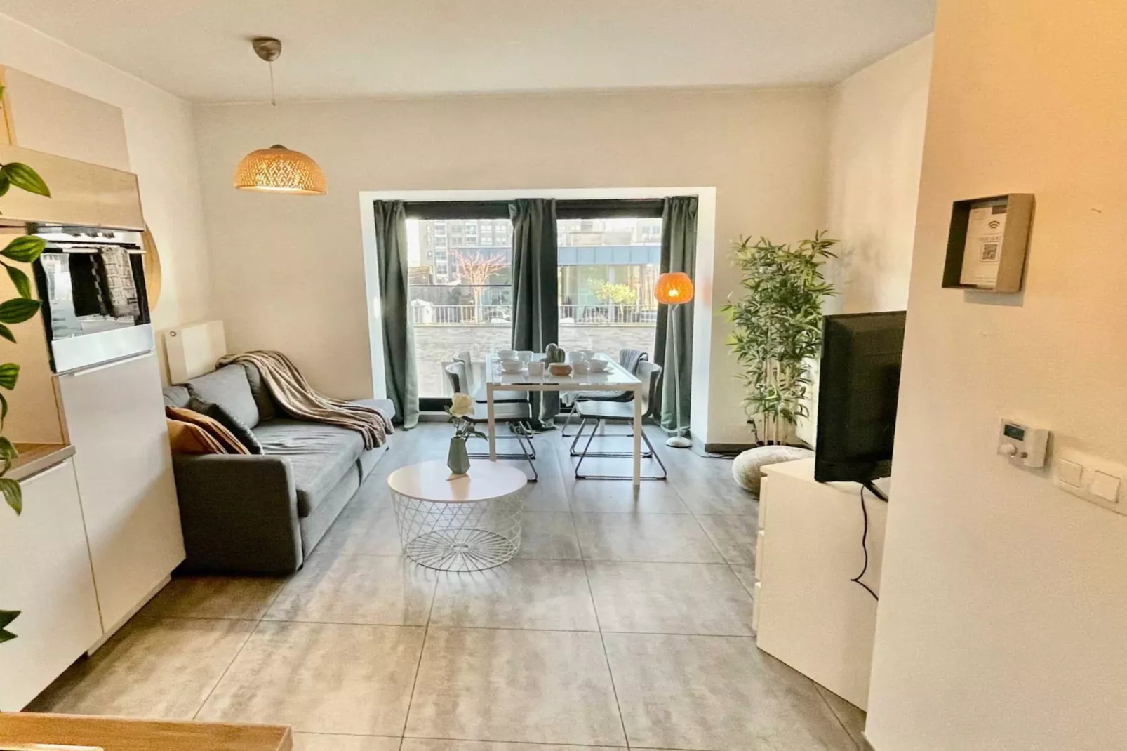 Cozy 1BR City Centre Near Meir Shopping by OneLuxStay - Woonkamer