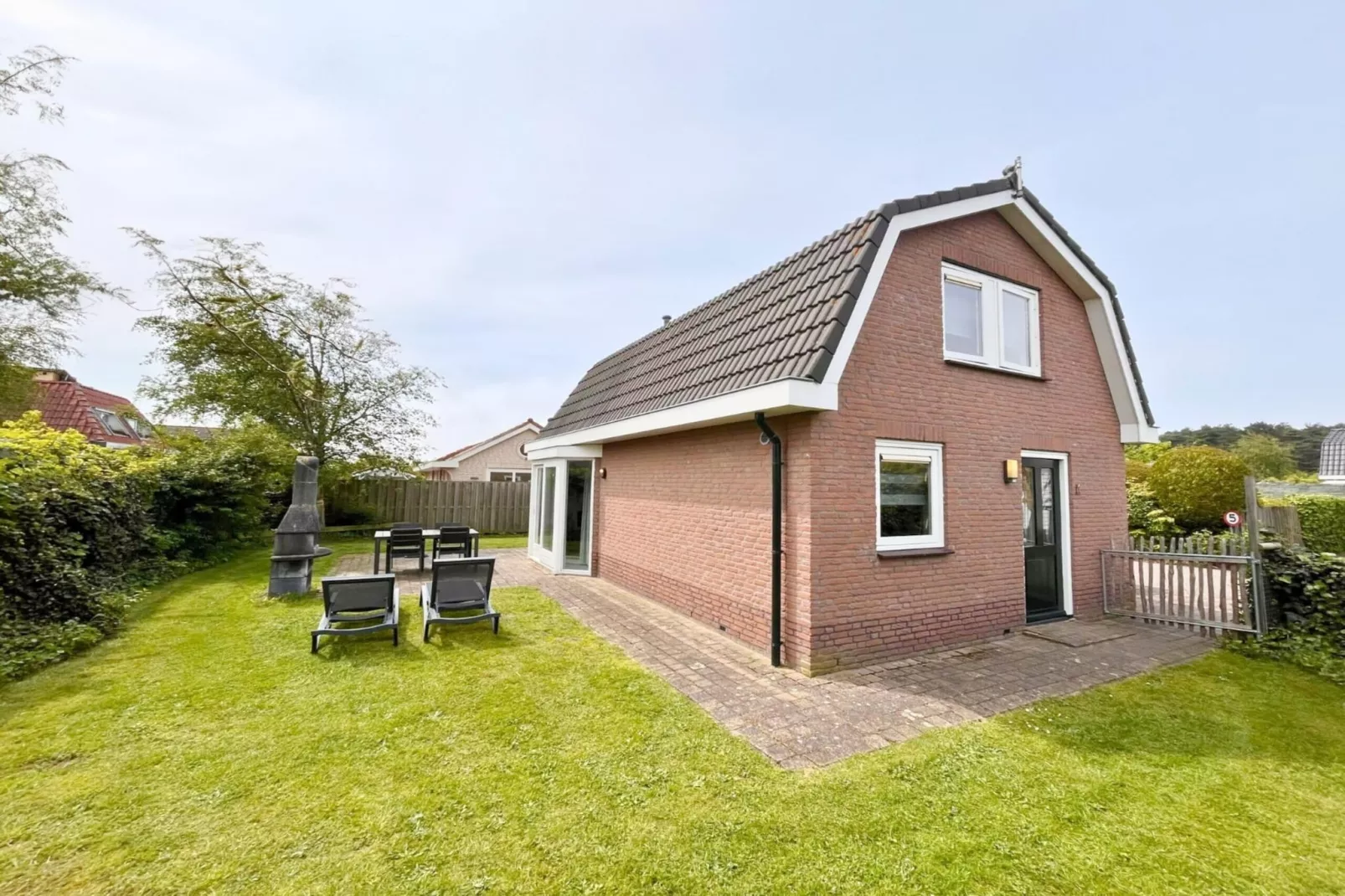 Bungalow 4-persoons (2 slaapkamers) - Buitenkant zomer