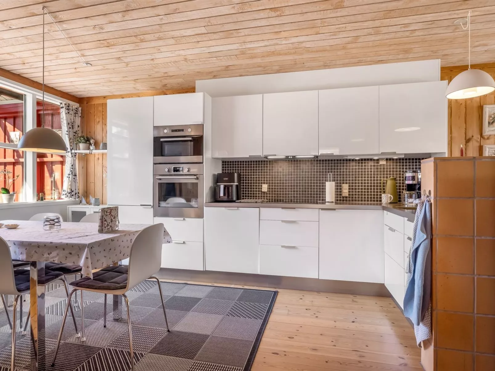 "Eivi" - 200m from the sea - Binnen