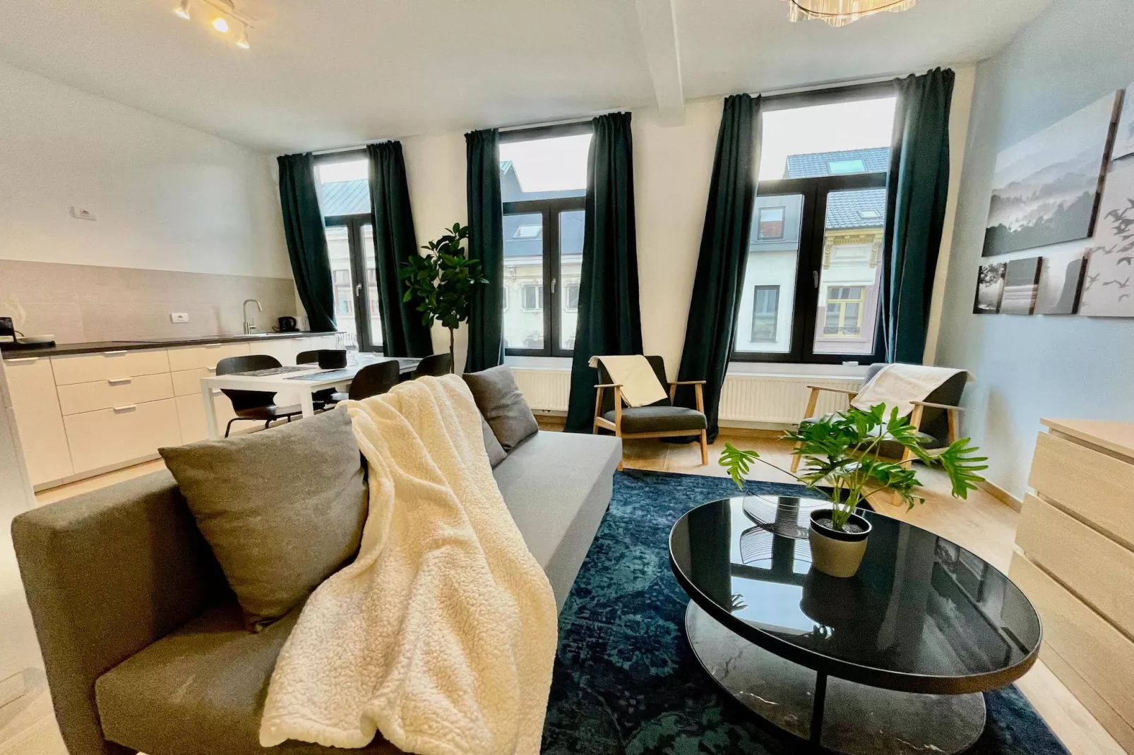 Luxury Dlx 1BR Near Fashion District by OneLuxStay - Woonkamer