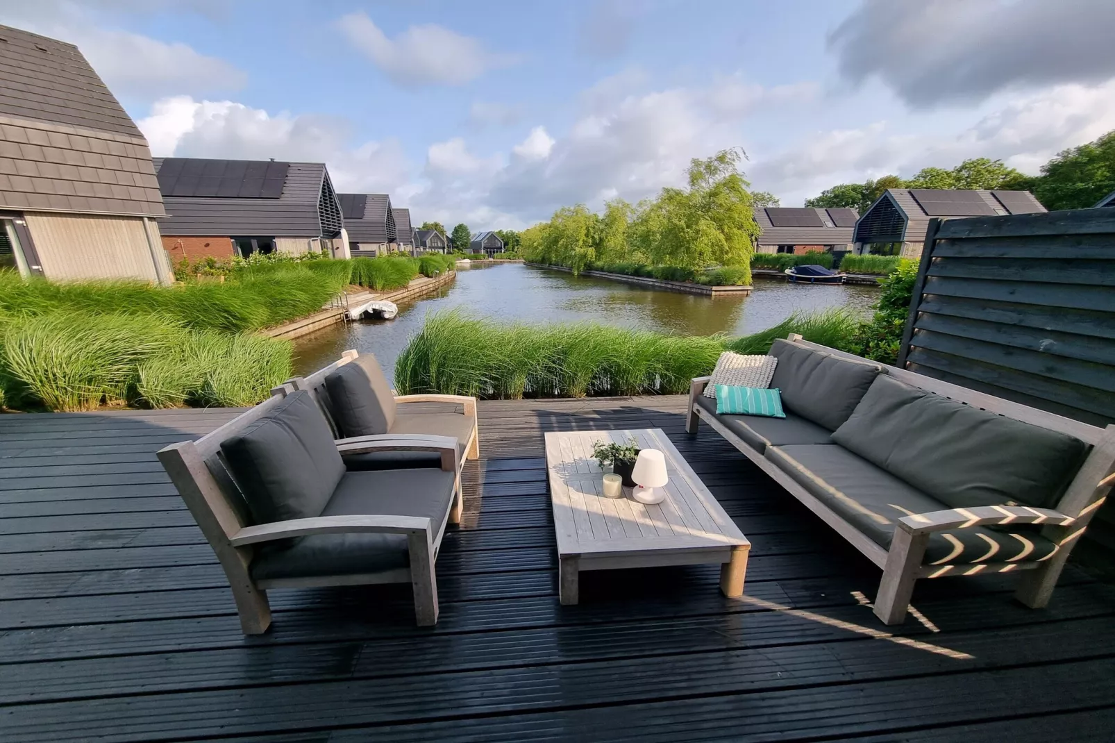 Watervilla Njoggen - Terrasbalkon
