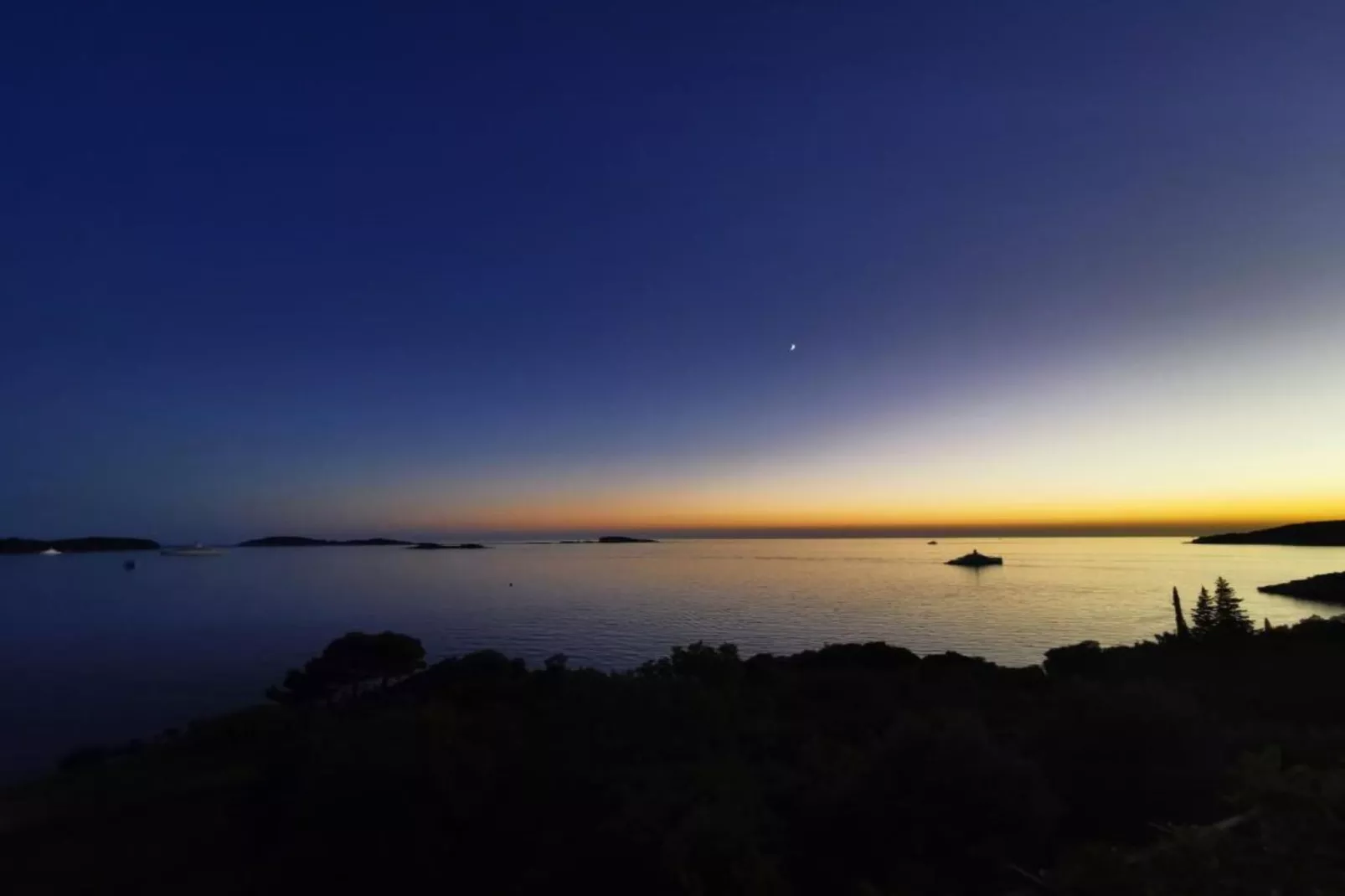 Villa Samba - Standard One-Bedroom Apartment with Balcony and Sea View - Sfeer