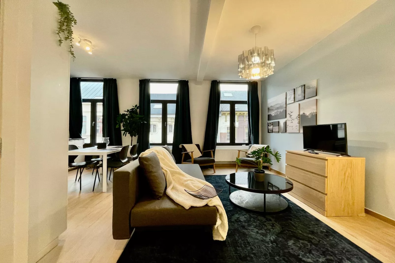 Luxury Dlx 1BR Near Fashion District by OneLuxStay - Woonkamer