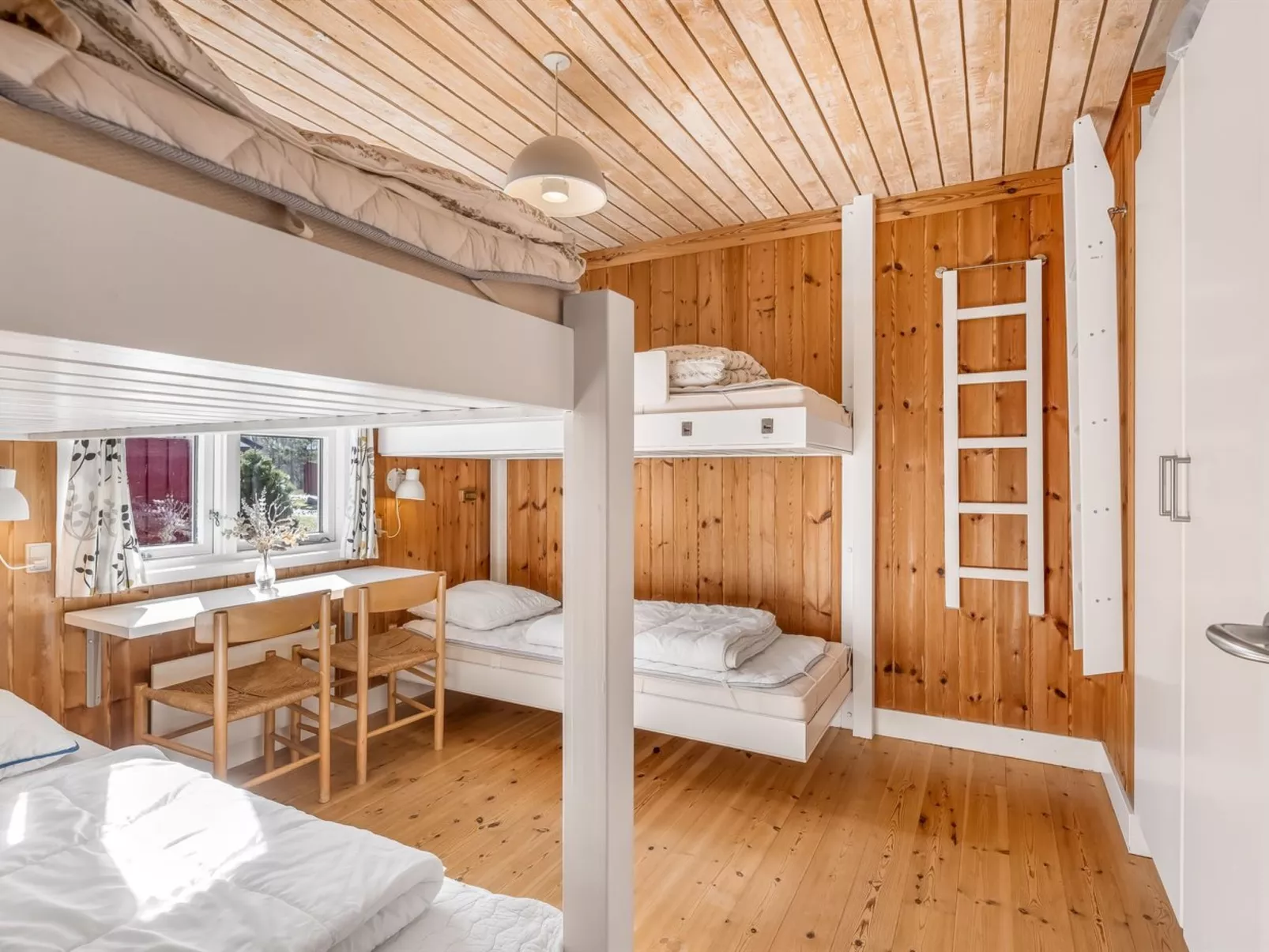 "Eivi" - 200m from the sea - Binnen