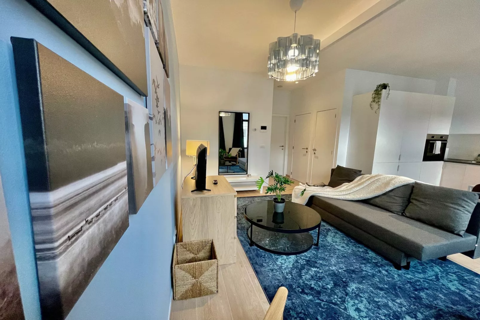 Luxury Dlx 1BR Near Fashion District by OneLuxStay - Woonkamer