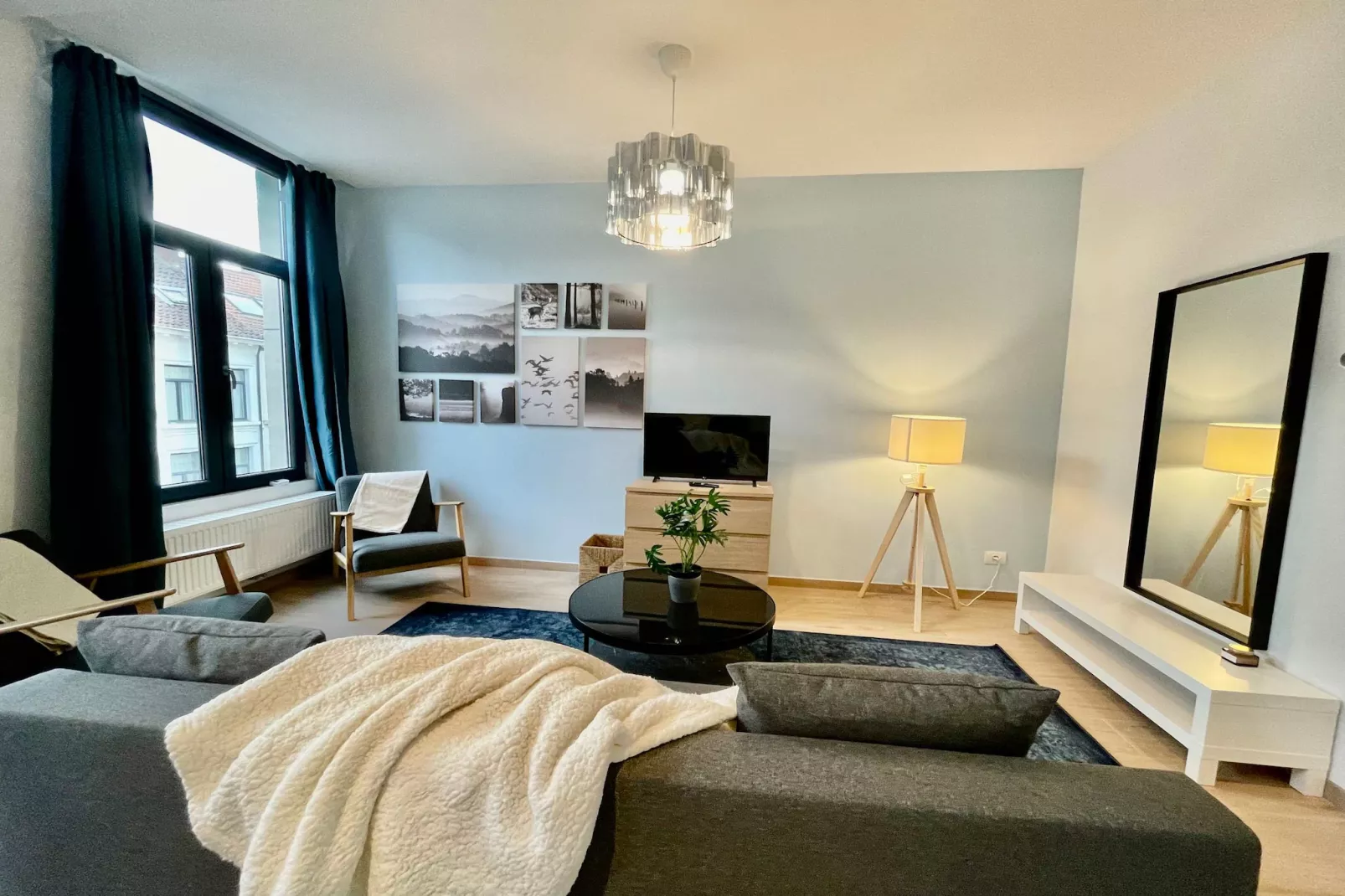 Luxury Dlx 1BR Near Fashion District by OneLuxStay - Woonkamer