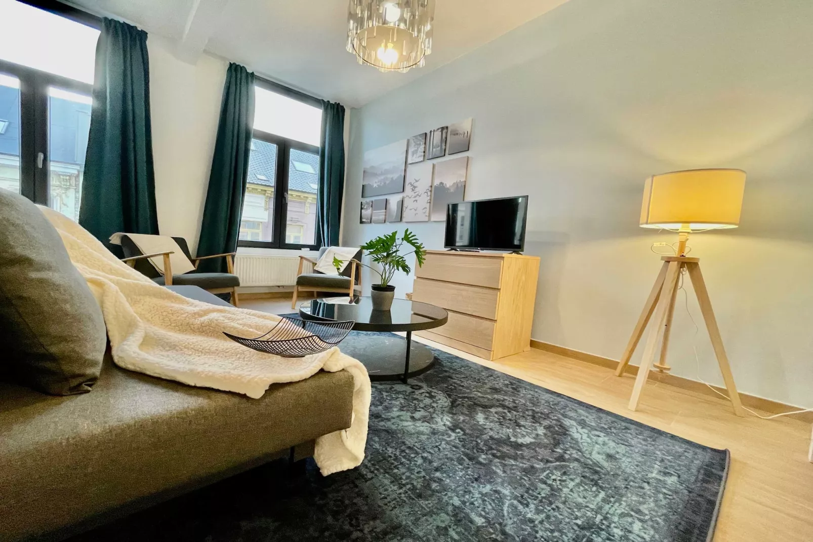 Luxury Dlx 1BR Near Fashion District by OneLuxStay - Woonkamer