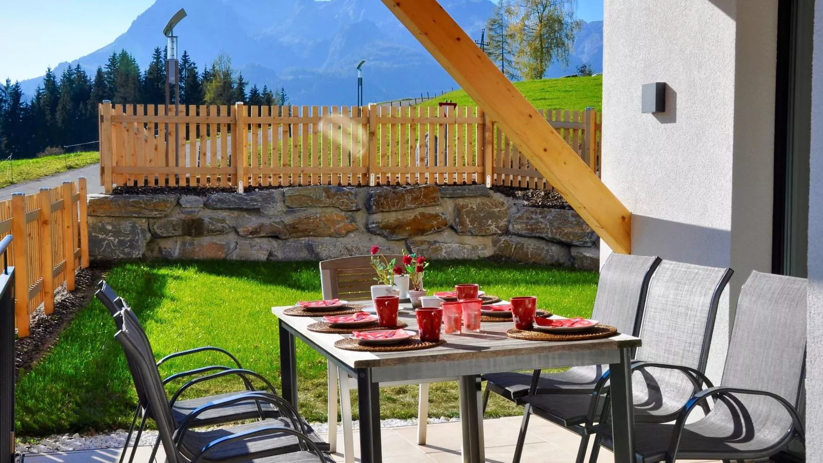 Werfenblick und Bergblick-Buitenkant zomer