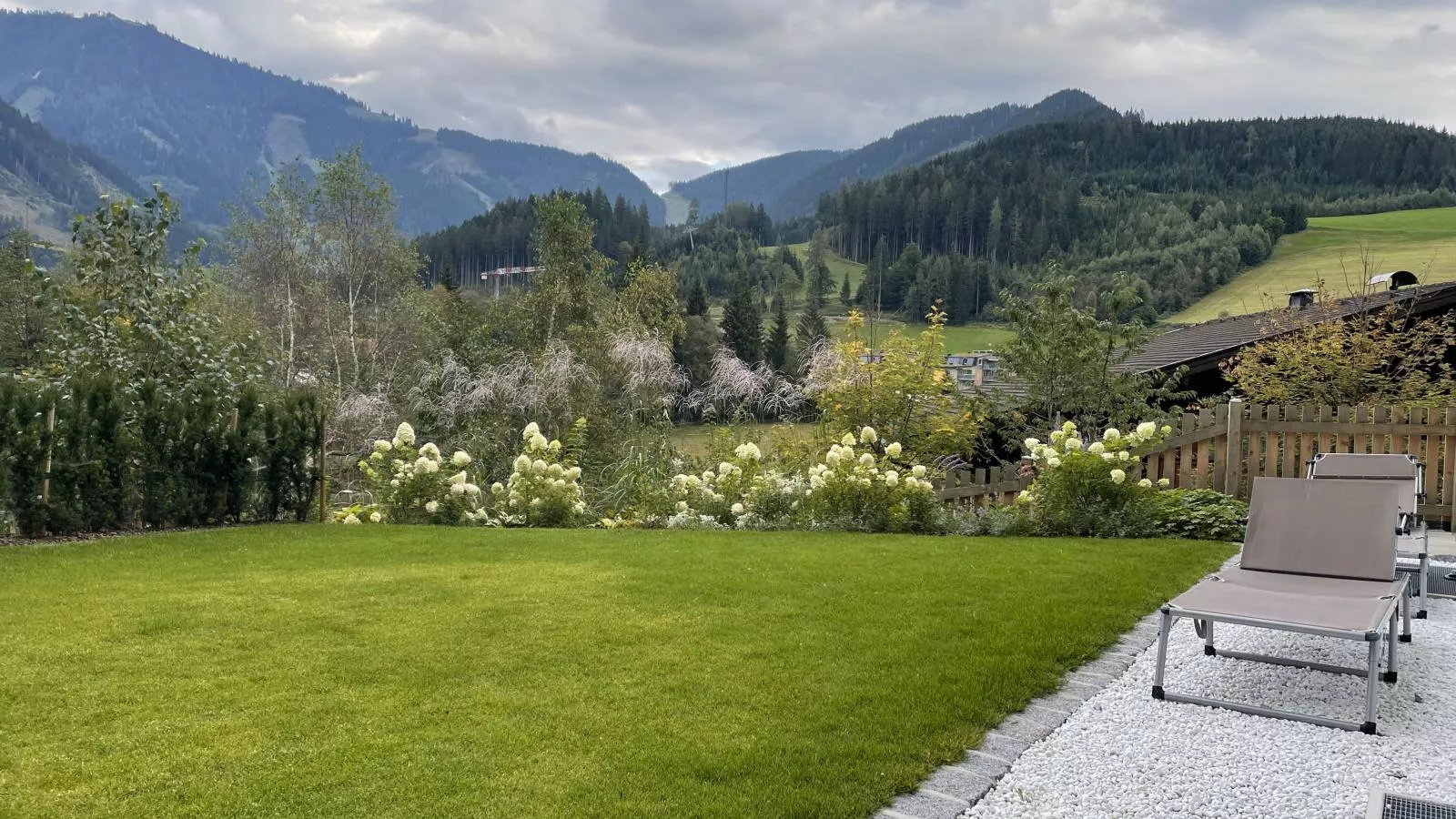 Werfenblick und Bergblick-Tuinen zomer