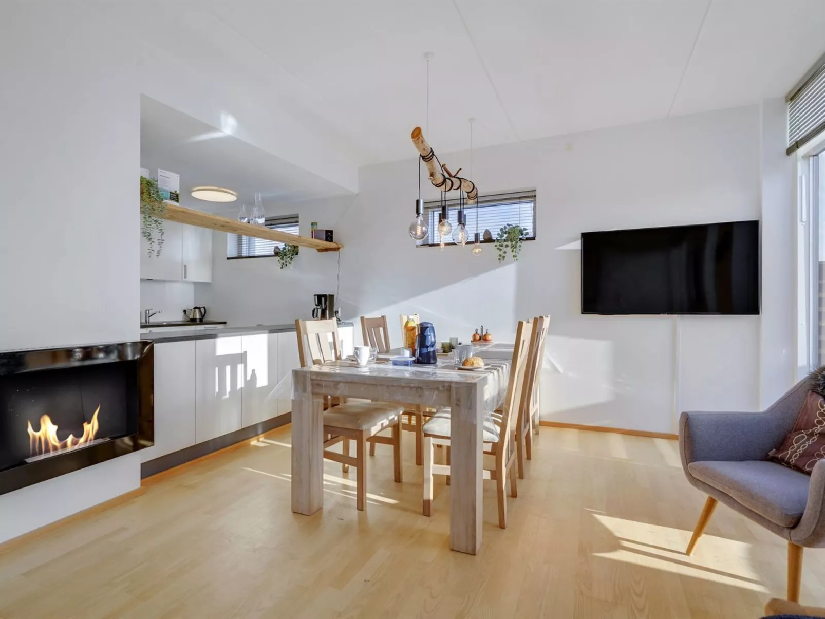 "Pirkko" - 100m from the sea - Binnen