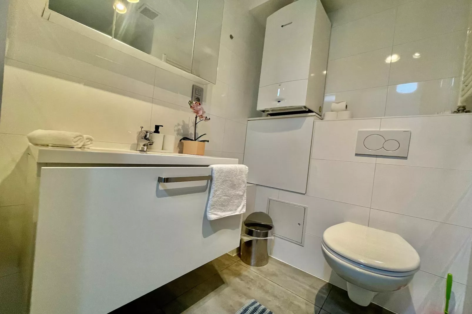 Cozy 1BR City Centre Near Meir Shopping by OneLuxStay - Badkamer