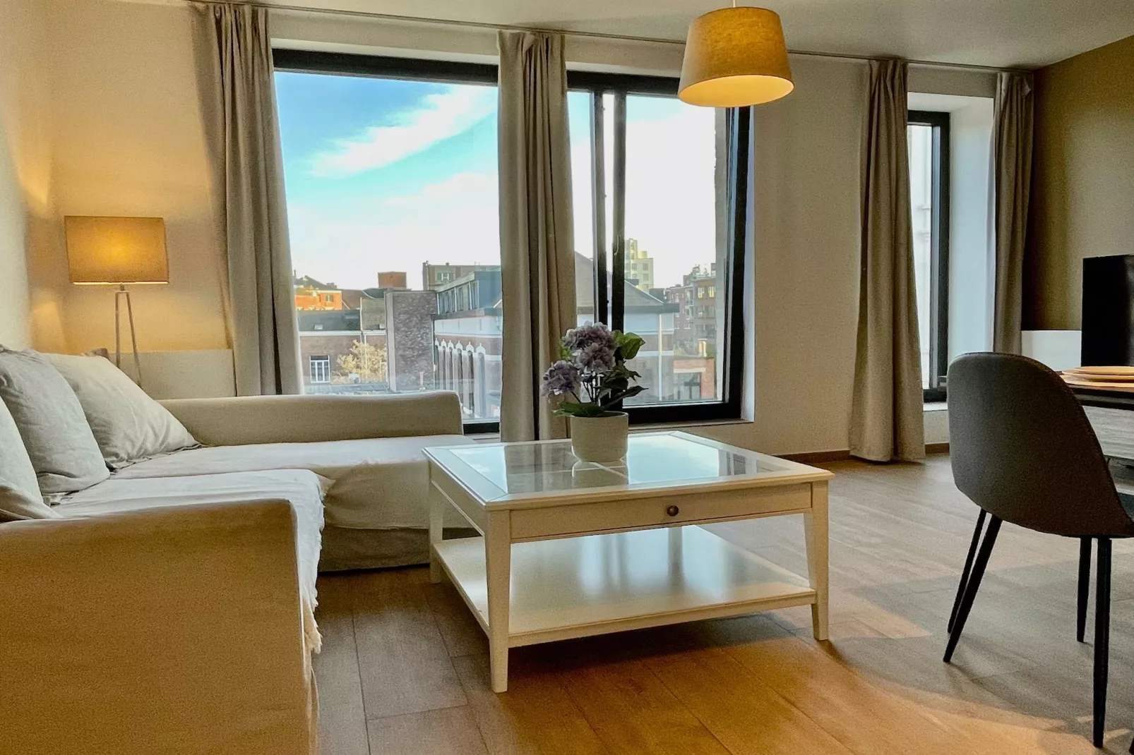 Modern 2BR 1/5 BA Near Diamond District by OneLuxStay
