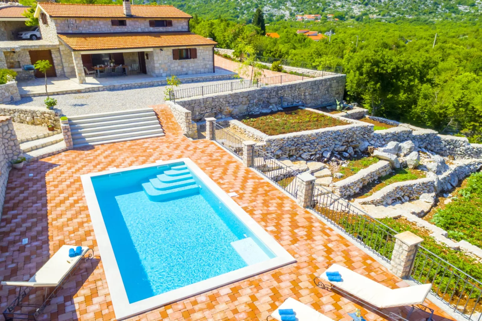 Rustic Villa Fragola with heated pool