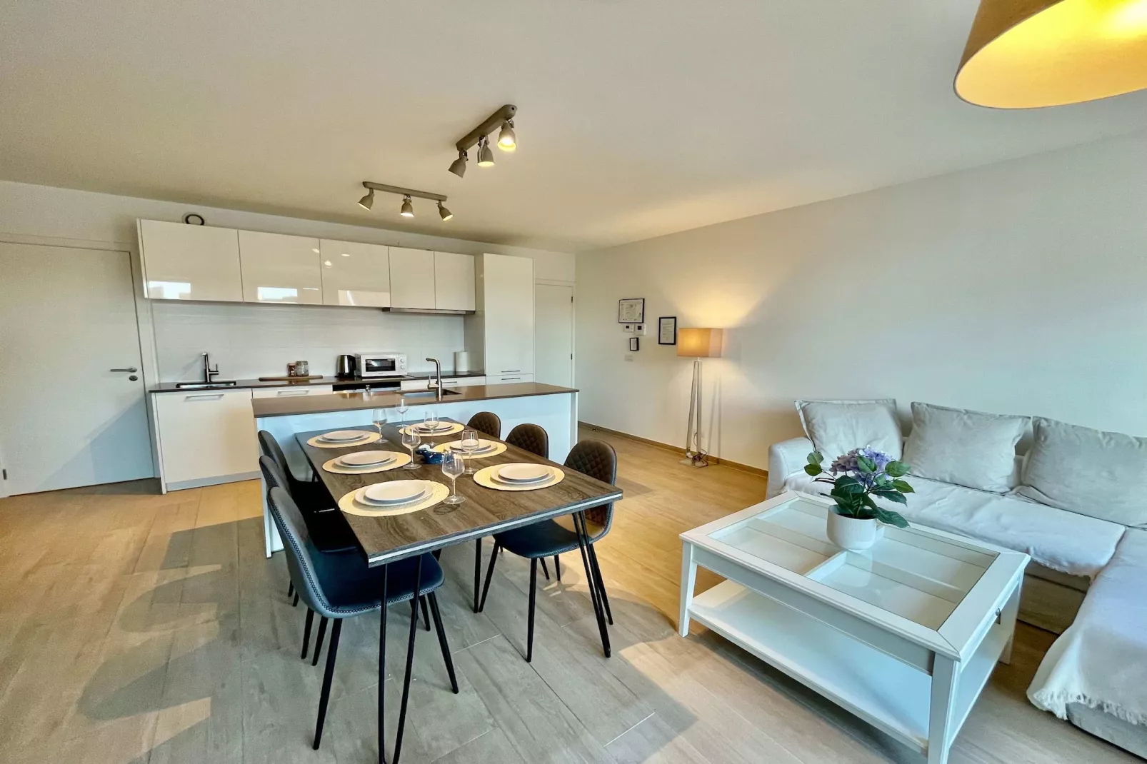 Modern 2BR 1/5 BA Near Diamond District by OneLuxStay