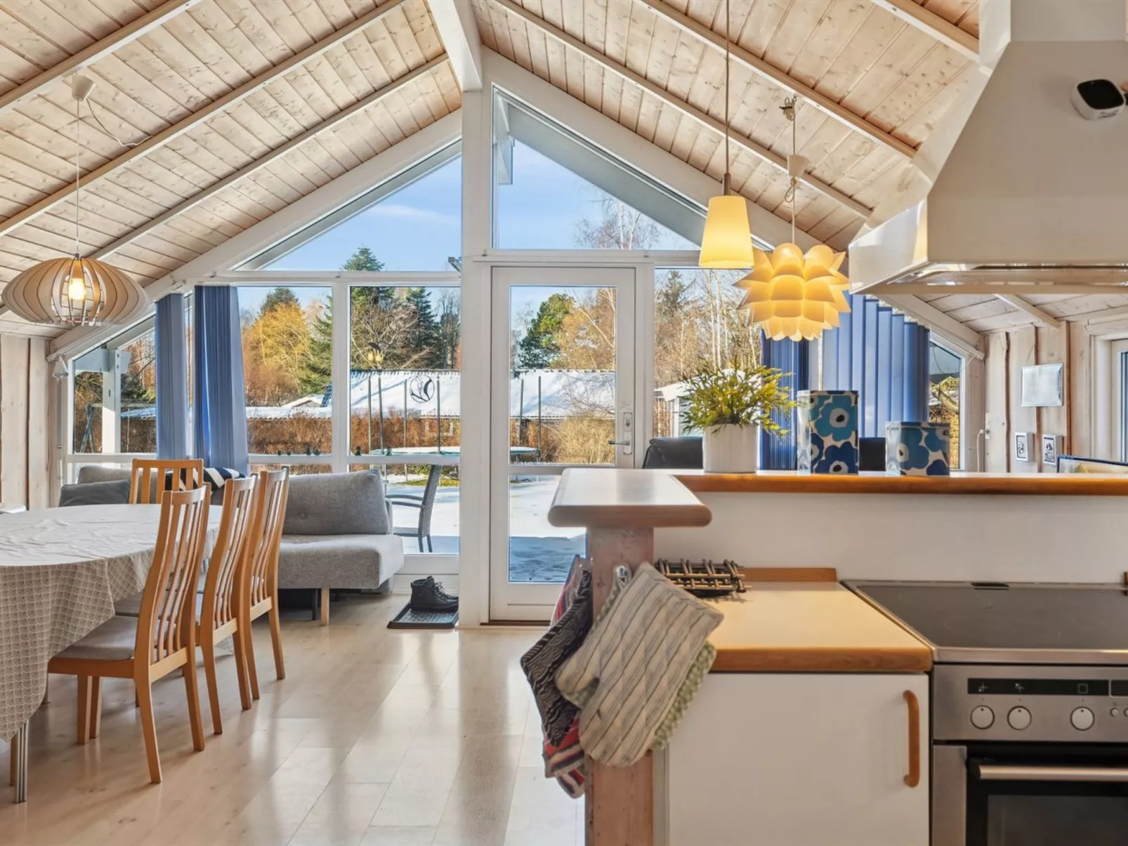 "Elenor" - 1.3km from the sea