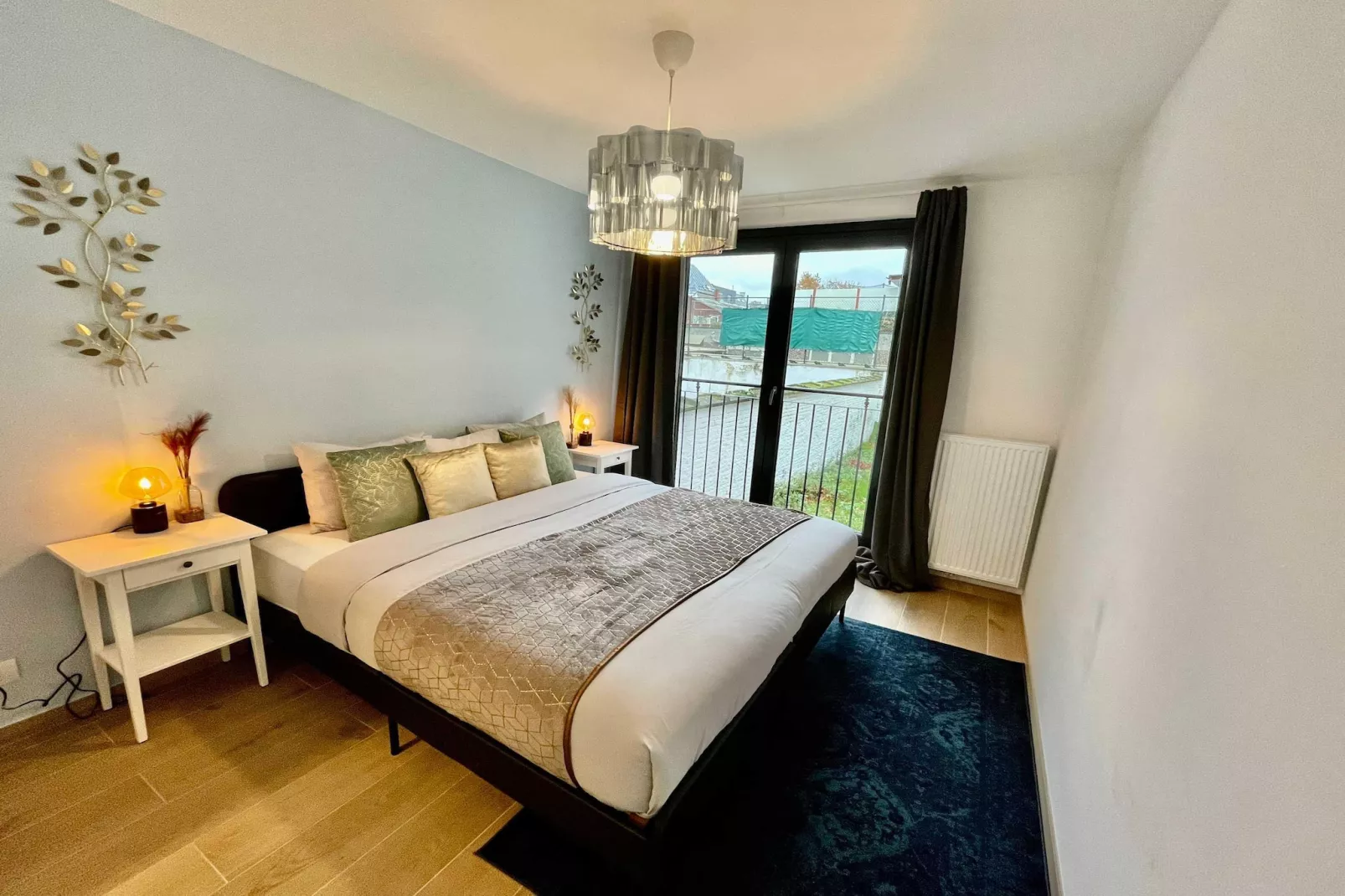 Luxury 2BR 2BA Near Fashion District by OneLuxStay