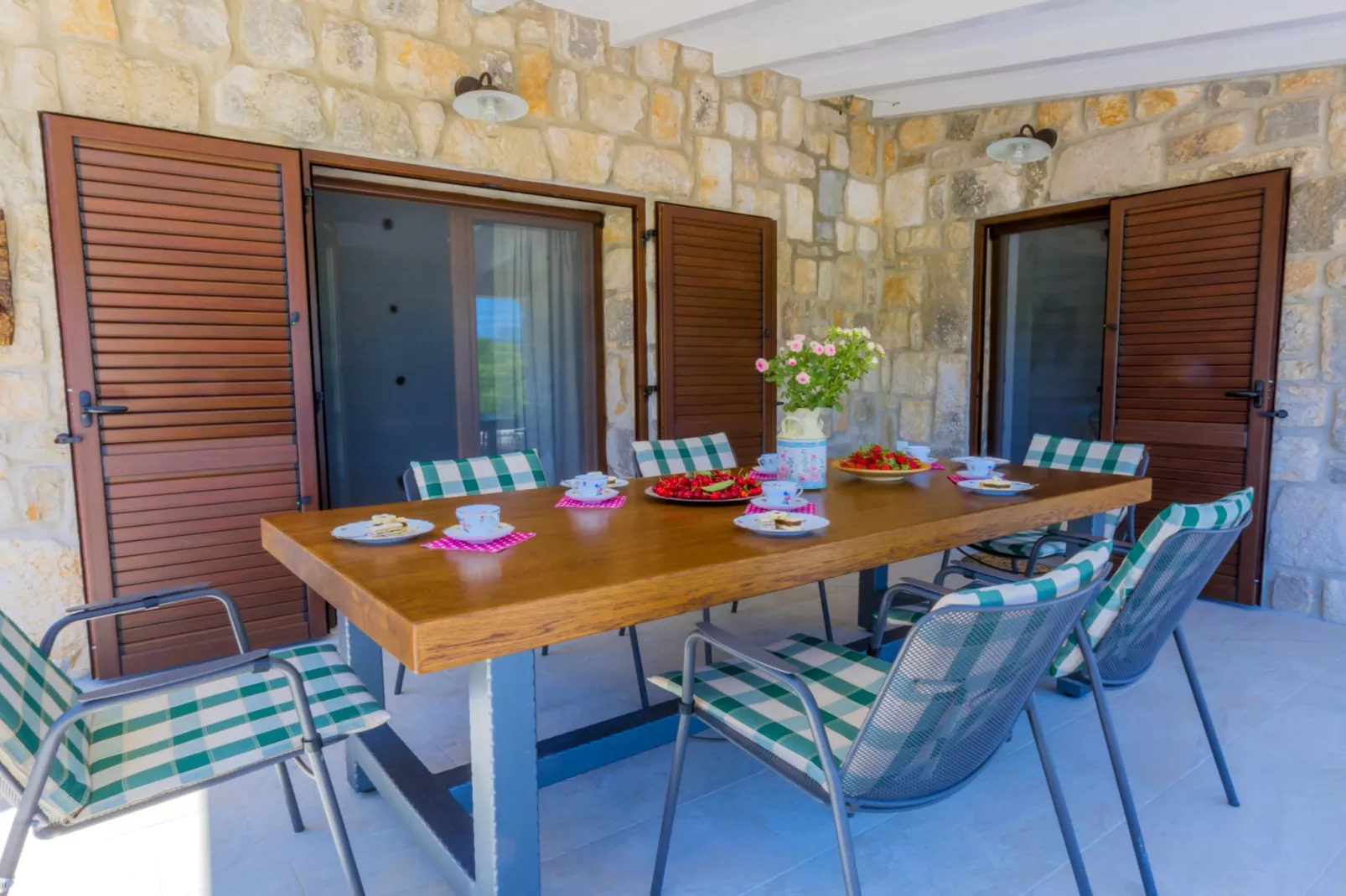 Rustic Villa Fragola with heated pool - Terrasbalkon