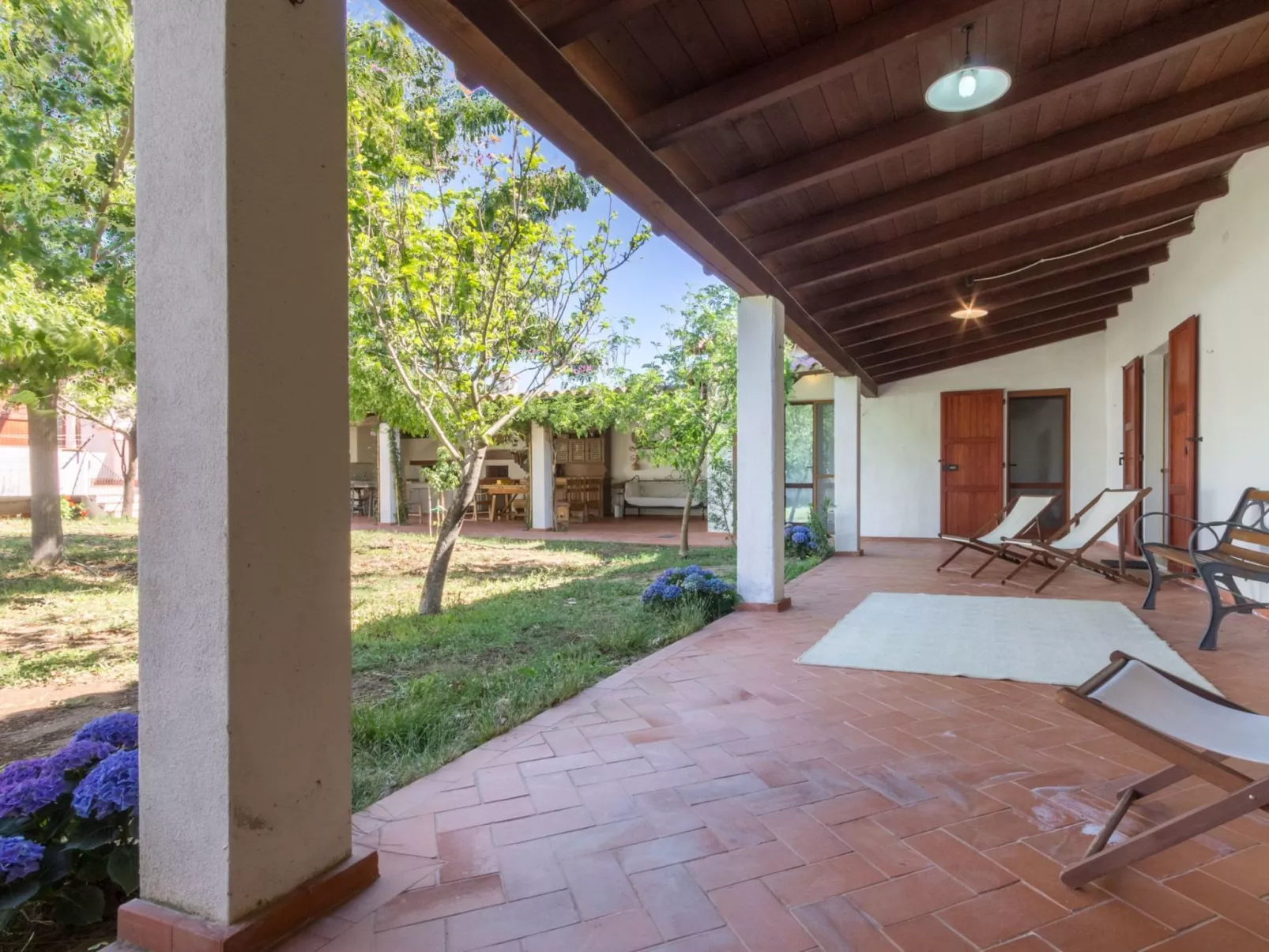 Tenuta "Carrubo" mit Wandkasten - Image-tags.info