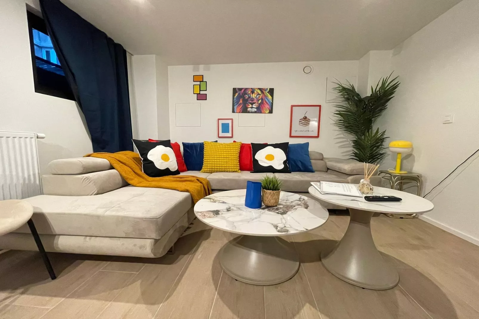 One Lux Stay Near Antwerp Central - Studio Apartment - Woonkamer