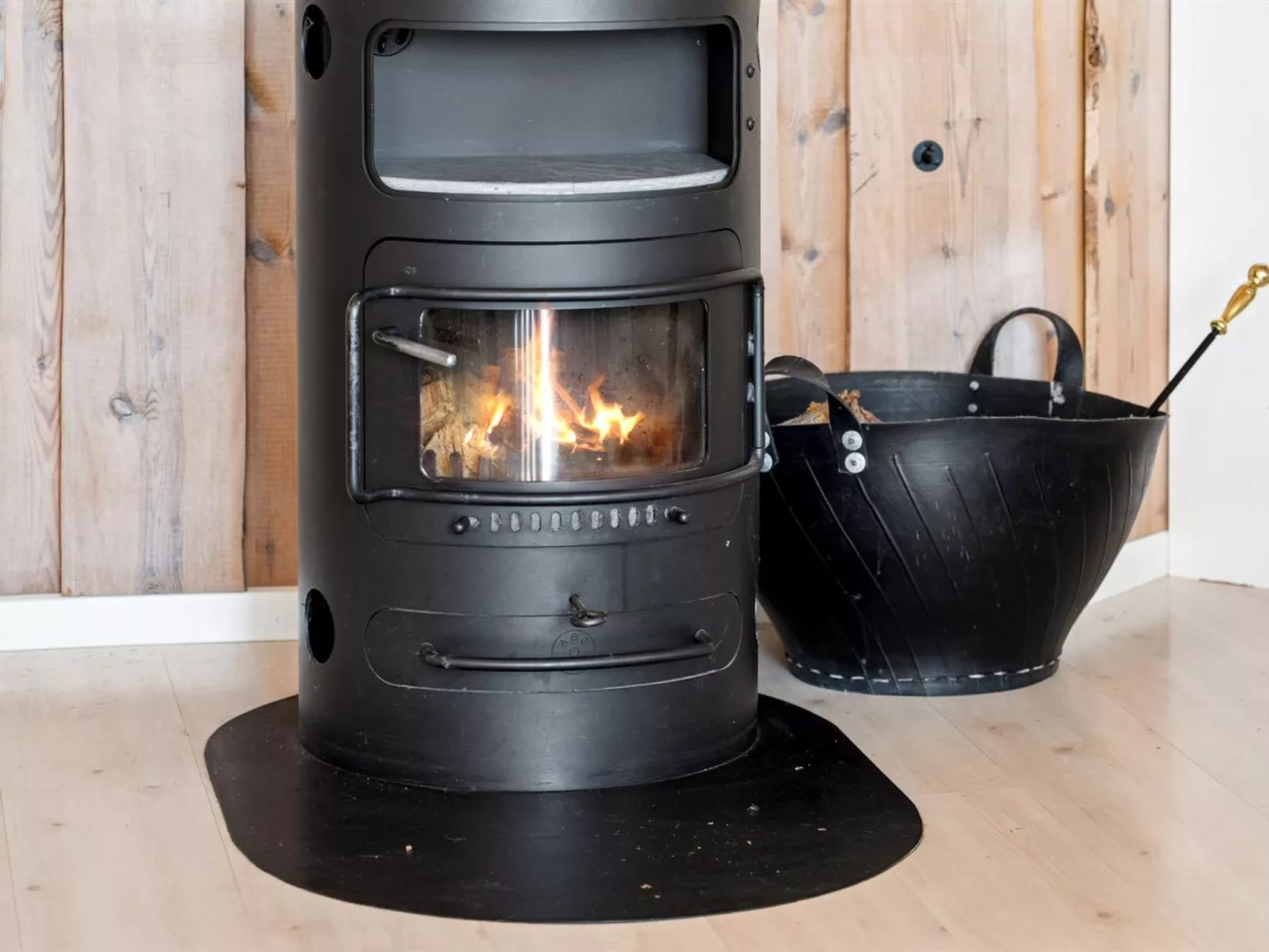 "Elenor" - 1.3km from the sea - Binnen